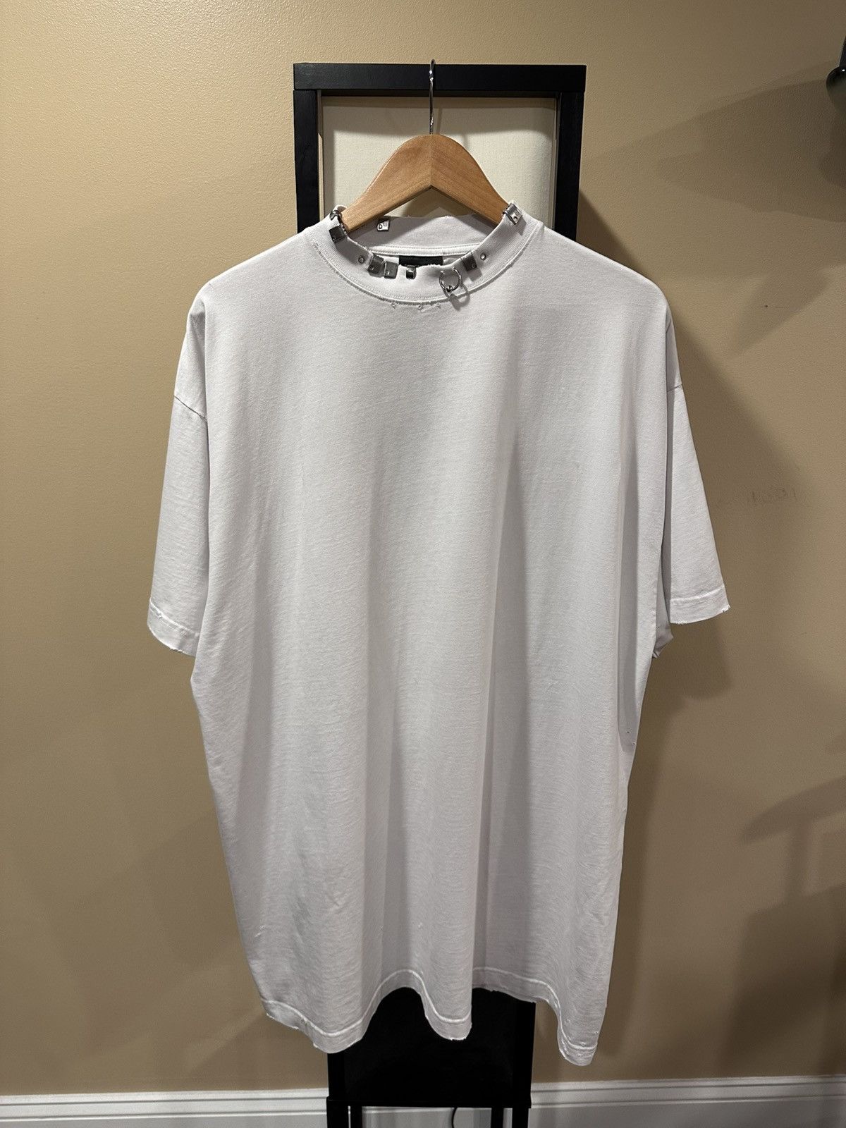 BALENCIAGA＊PIERCED T-SHIRT ヴィンテージ Tシャツ Balenciaga Pierced Oversized T-shirt In Black | ModeSens