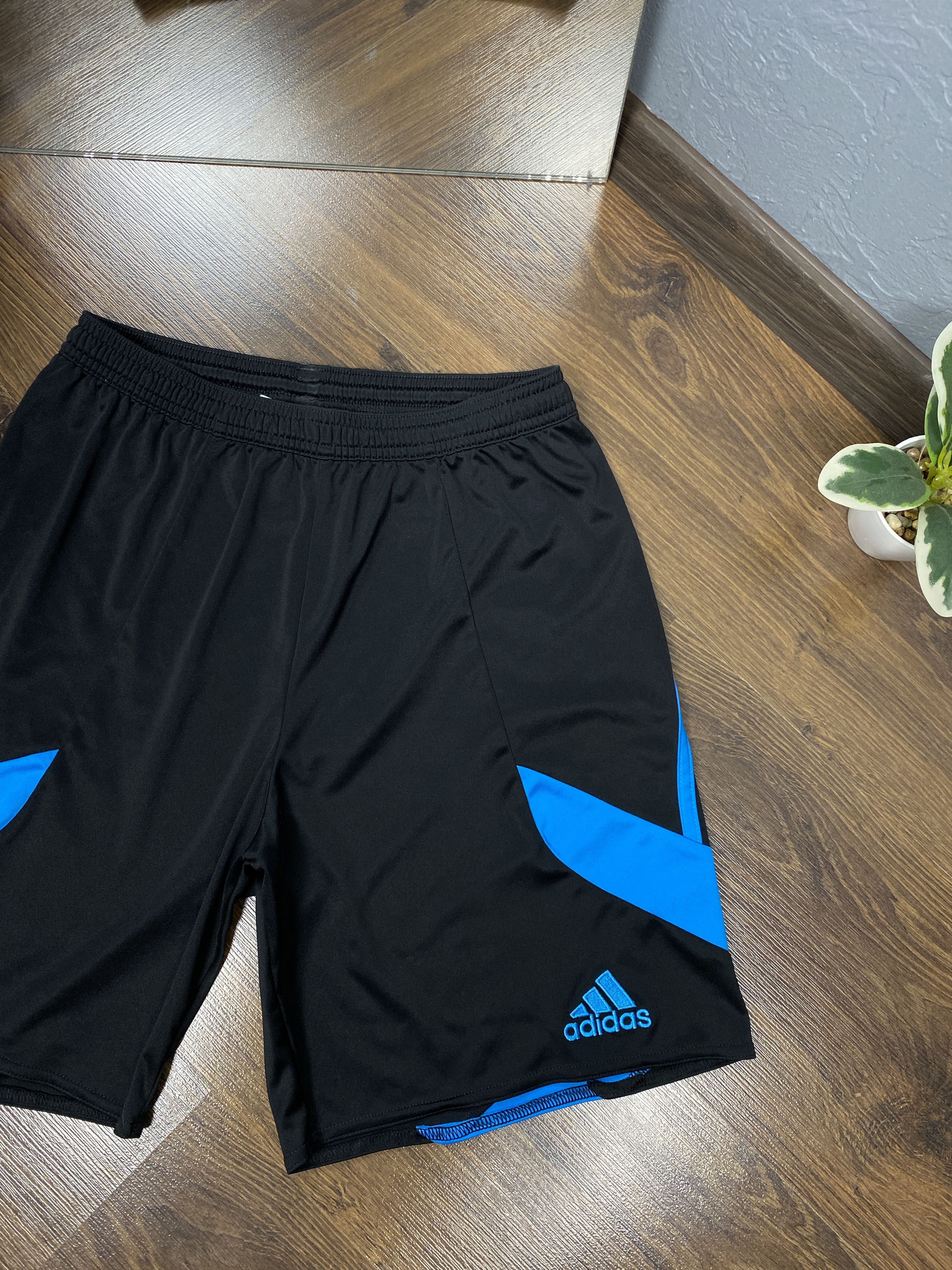 Adidas Adidas Mens Shorts Size US 30 / EU 46 - 2 Thumbnail