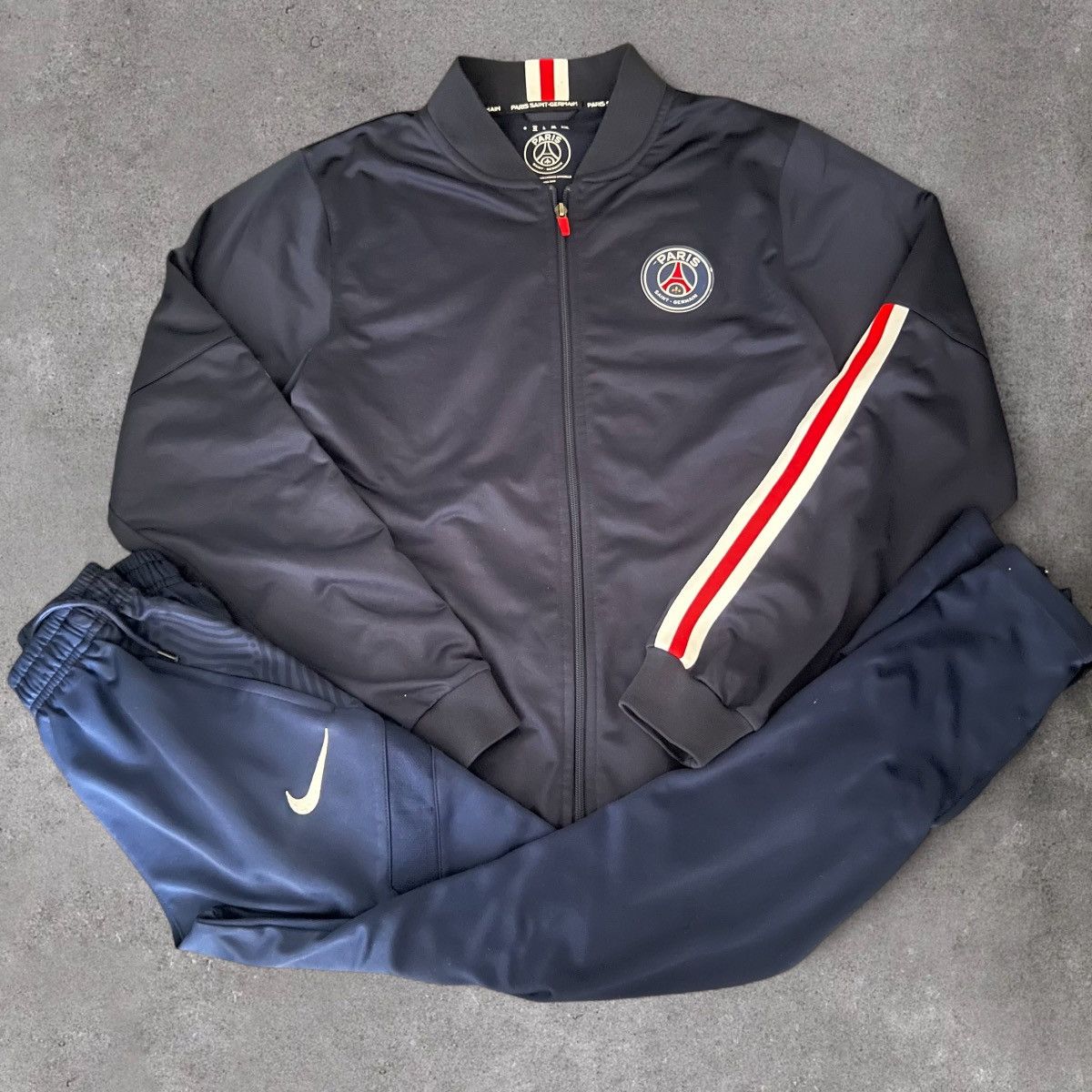 Nike Nike PSG Tracksuit darkblue Vintage jacket+pants Size US M / EU 48-50 / 2 - 1 Thumbnail
