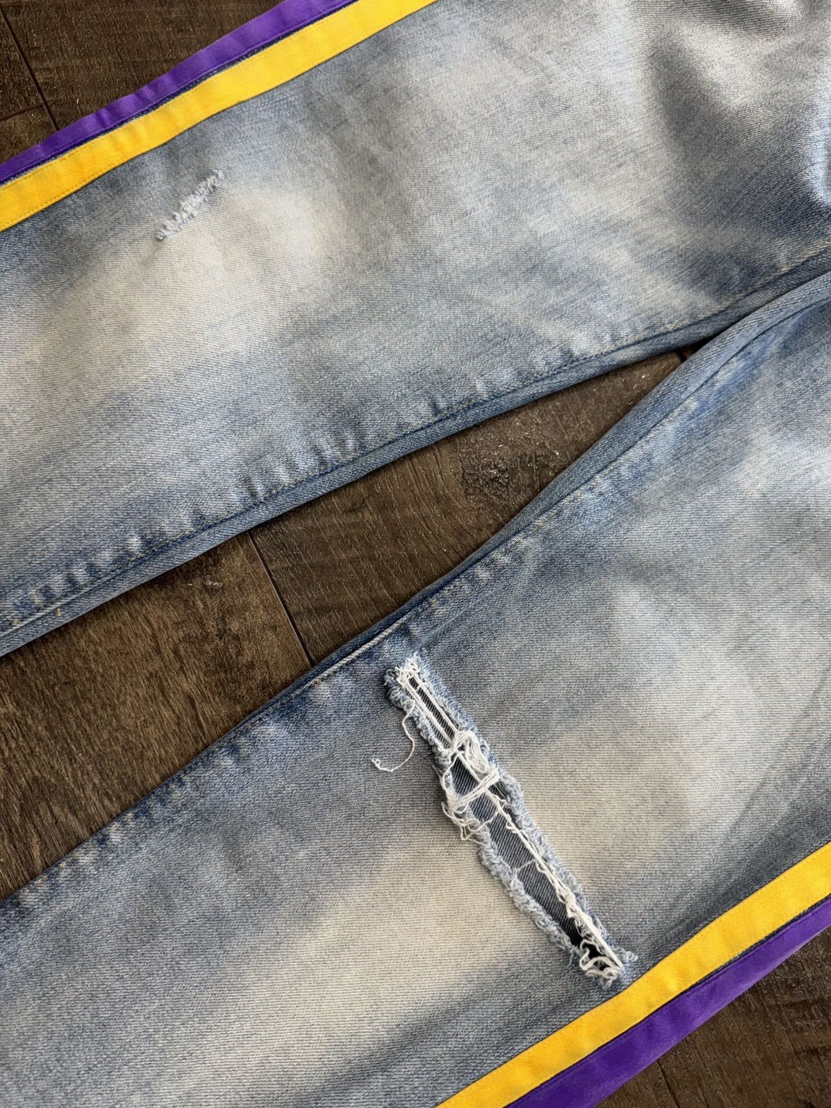Amiri Lakers Track Jeans (33) Size US 33 - 4 Thumbnail
