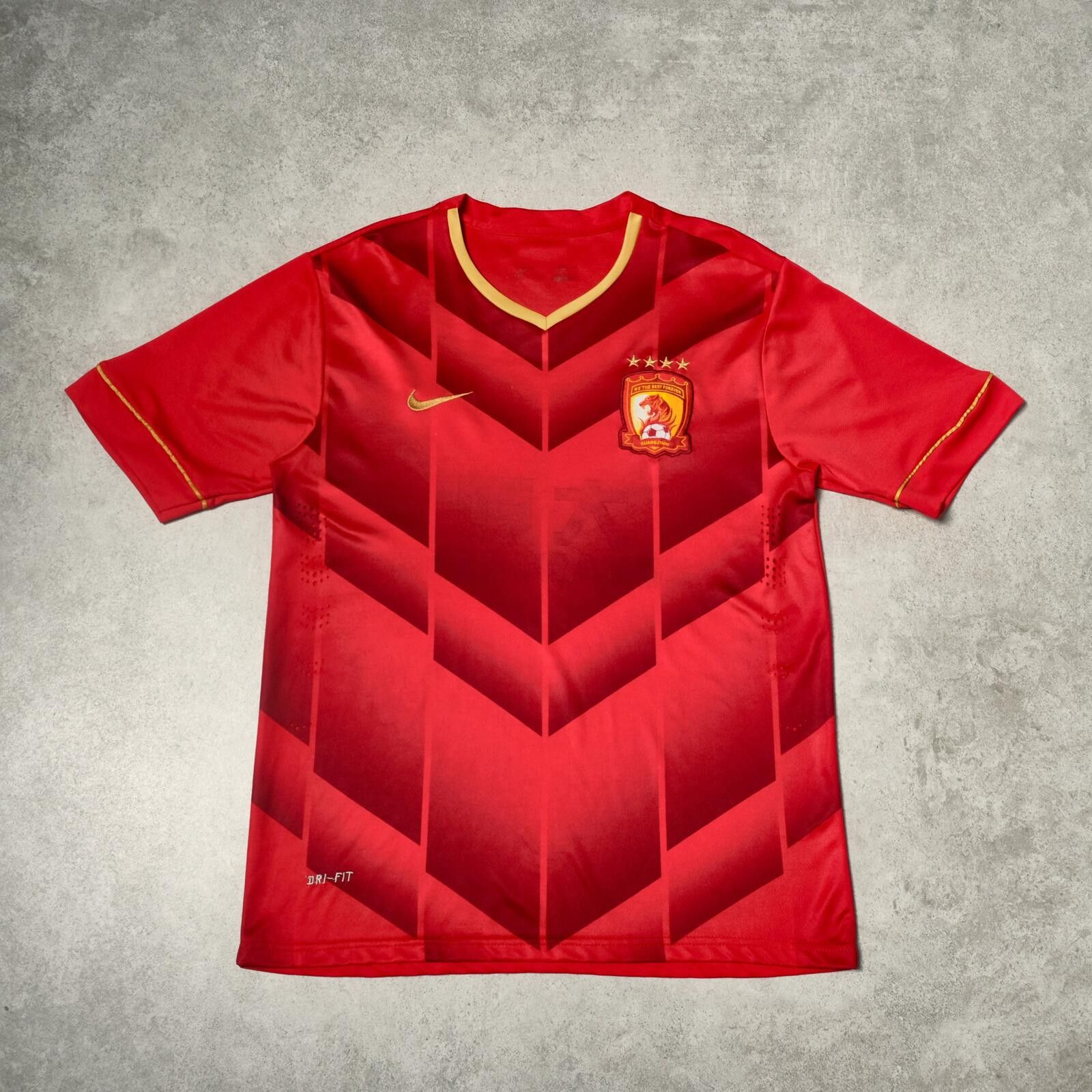 Nike 2015/16 Guangzhou Evergrande (China) Home Shirt Nike (M) Size US M / EU 48-50 / 2 - 1 Thumbnail