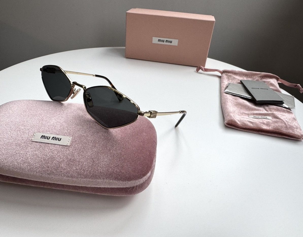 Miu Miu × Vintage NEW Miu Miu sunglasses SMU 56ZS ZVN-5S0 Size ONE SIZE - 7 Thumbnail