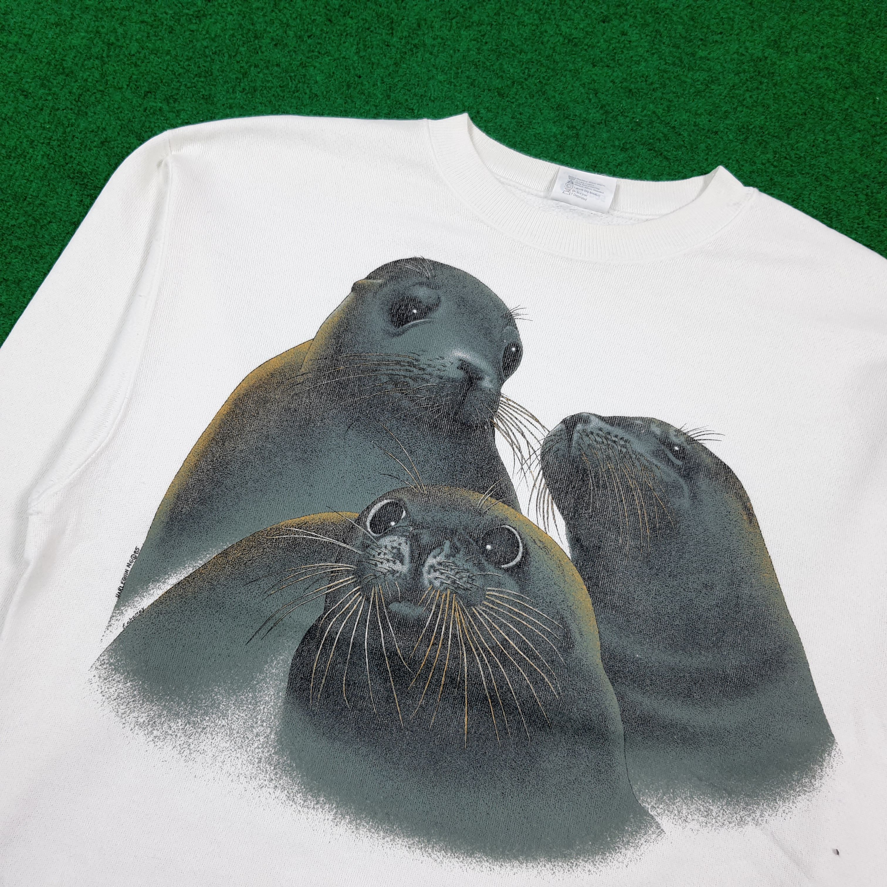 Hanes Vintage 90s Seal Harlequin Graphics Animal Crewneck C292N7 Size US M / EU 48-50 / 2 - 2 Thumbnail