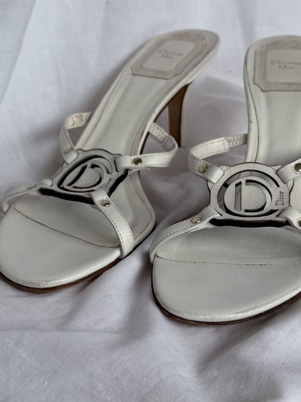 Dior Christian Dior White Leather Mules Sandals Size US 7.5 / IT 37.5 - 7 Thumbnail
