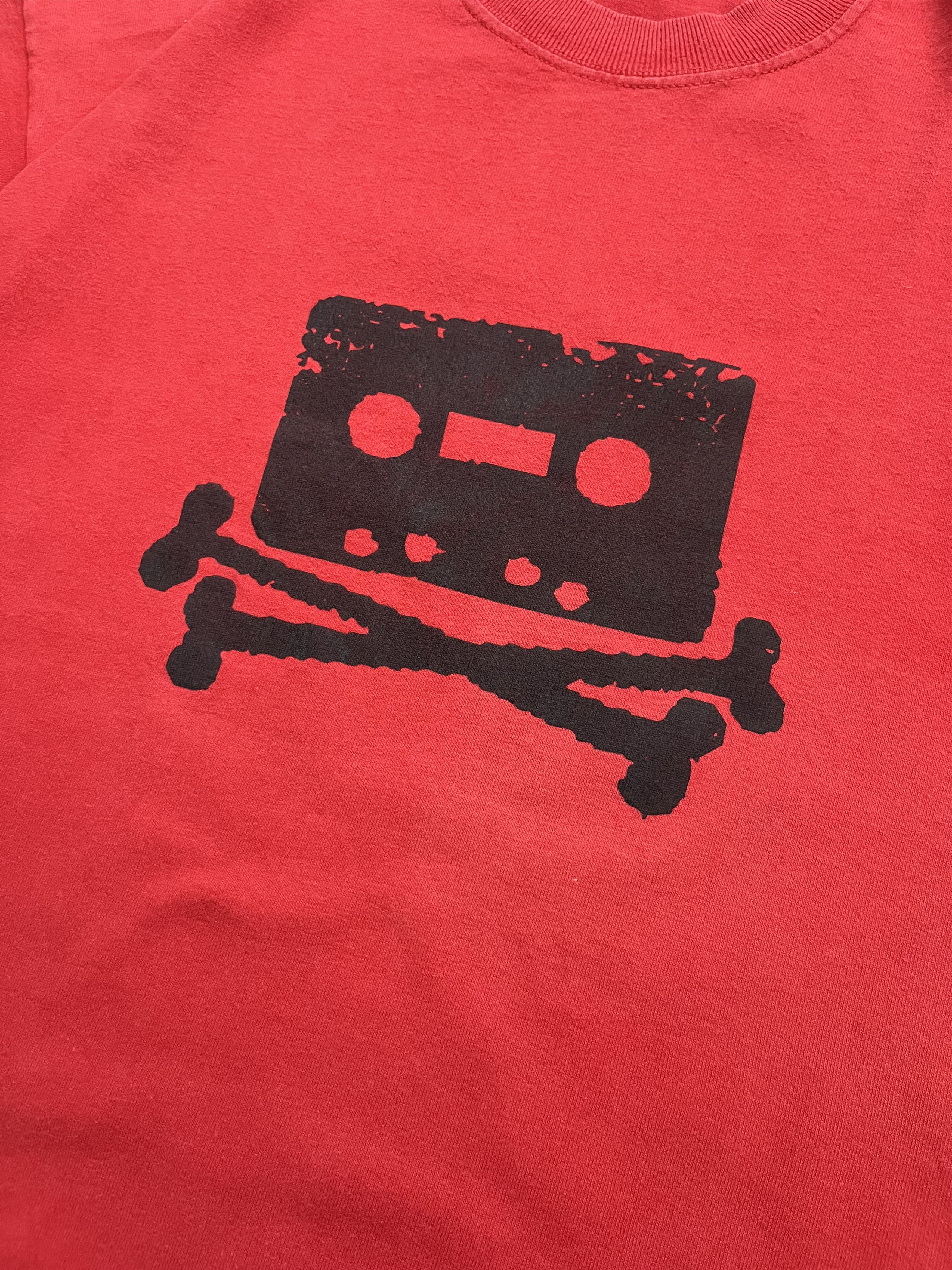 Band Tees Vintage Pirate Cassette Tape Skull and Crossbones T-Shirt Size US L / EU 52-54 / 3 - 2 Thumbnail