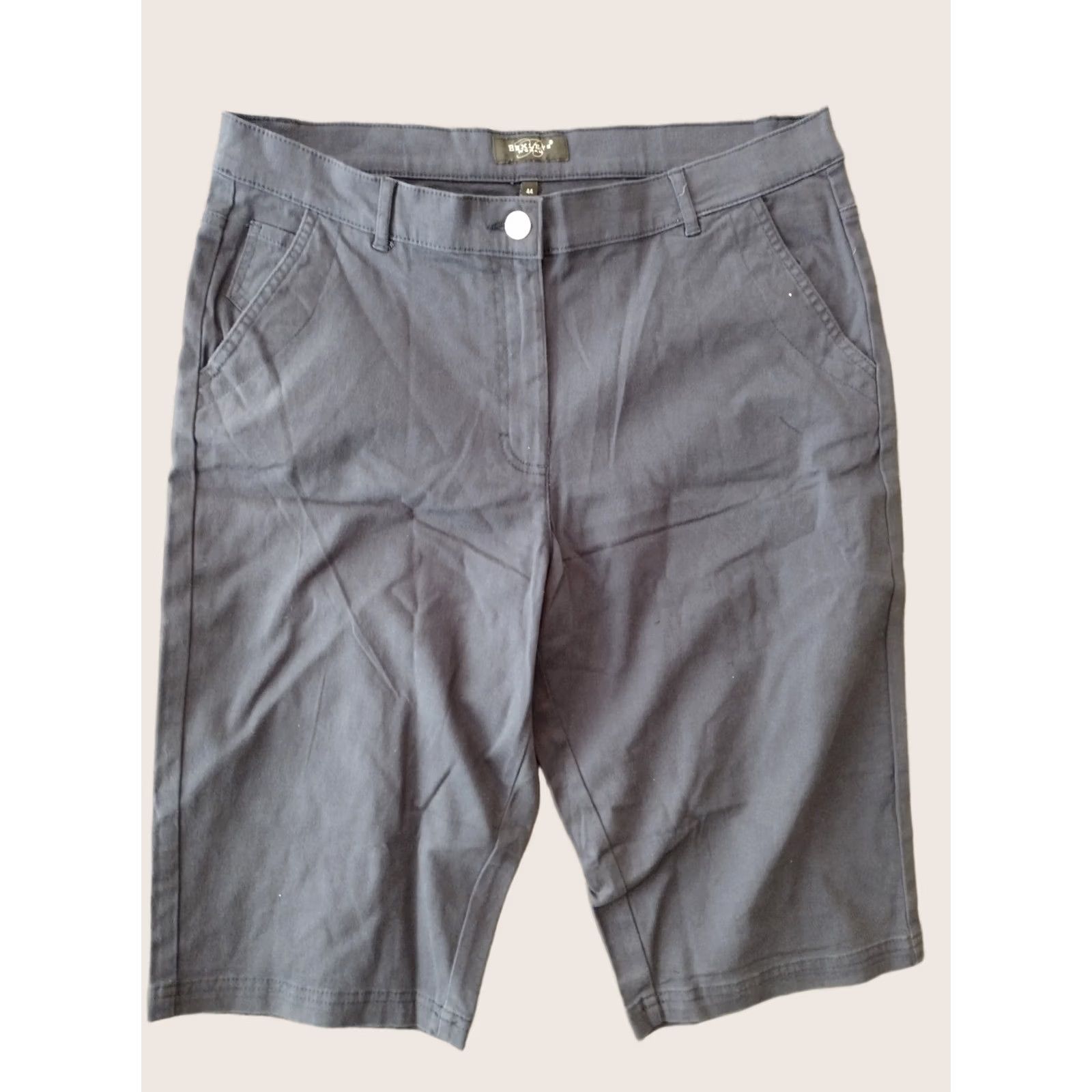 Vintage Bexley's Woman Cotton Relaxed Chino Long Shorts Classic Grey 44 Women Shorts Plus Gray Chino 90s Outdoor Mens Womens Size 30" / US 8 / IT 44 - 1 Thumbnail