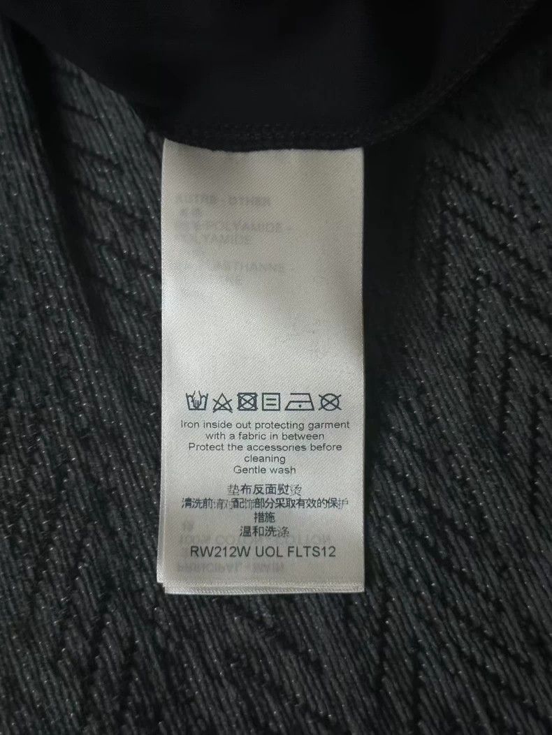 Louis Vuitton Louis Vuitton Black neckline printed short sleeves Size US S / EU 44-46 / 1 - 4 Thumbnail