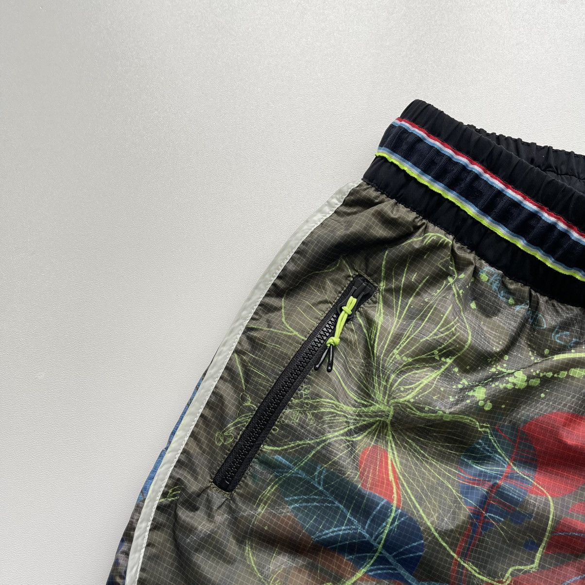 Bogner Bogner Fire+Ice Women Flowers Printed Shorts Size 28" / US 6 / IT 42 - 4 Thumbnail