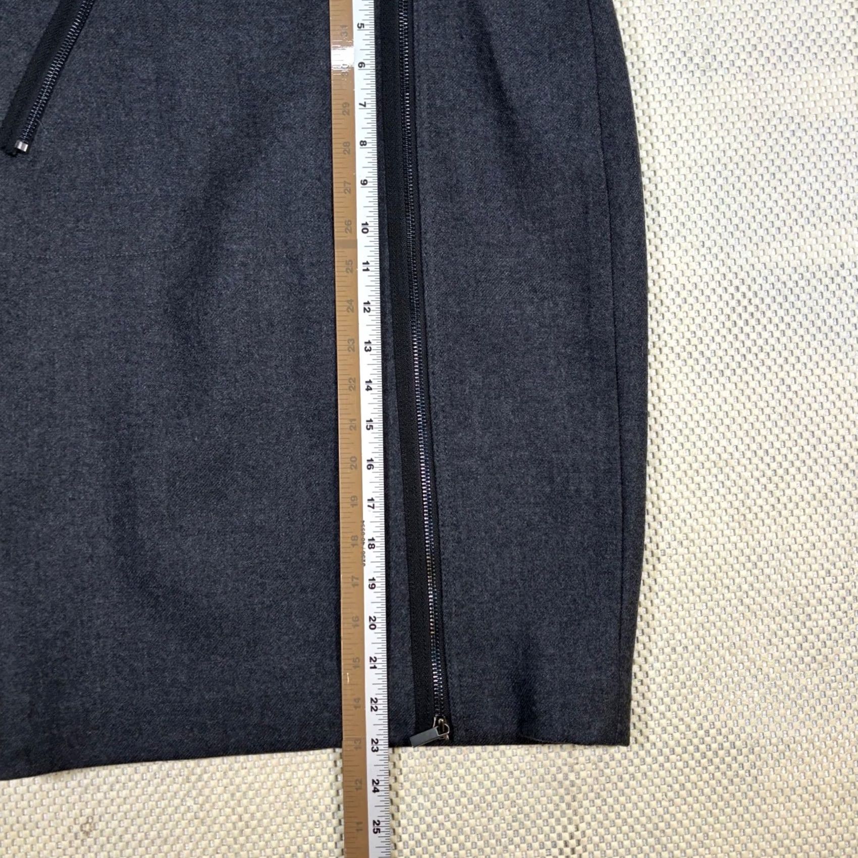 J.Crew EUC J. Crew Grey Wool Pencil Skirt Knee Length Zipper Accent Size 0 Size 25" / US 0 / IT 36 - 7 Thumbnail