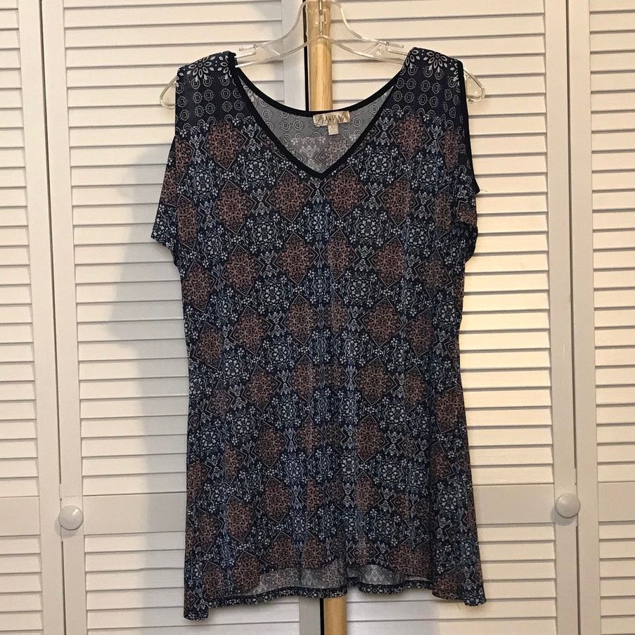 Other Lavish Geometric Stretch V-Neck Cold Short Sleeve Blouse L Size L / US 10 / IT 46 - 1 Thumbnail