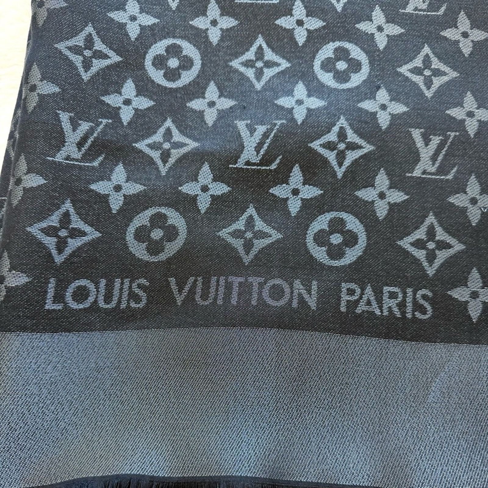 Louis Vuitton Louis Vuitton silk/wool sharf black and silver Retail 1200$ Size ONE SIZE - 2 Thumbnail