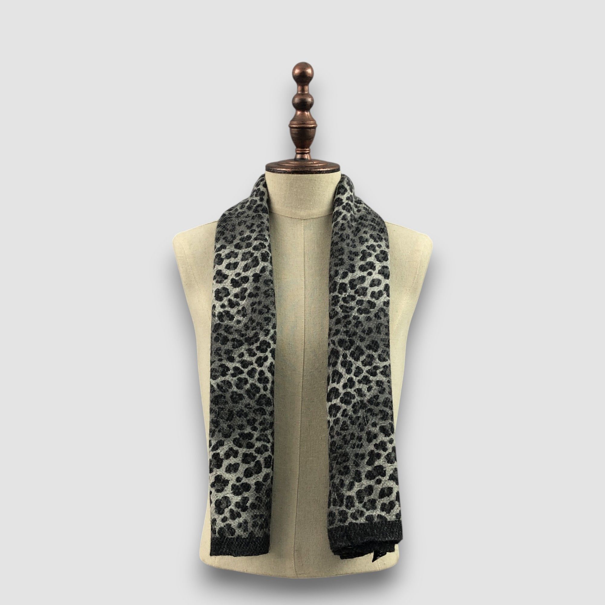 Japanese Brand Vintage Due Cuori Scarf Leopard Wool Cashmere Scarves. Size ONE SIZE - 1 Thumbnail