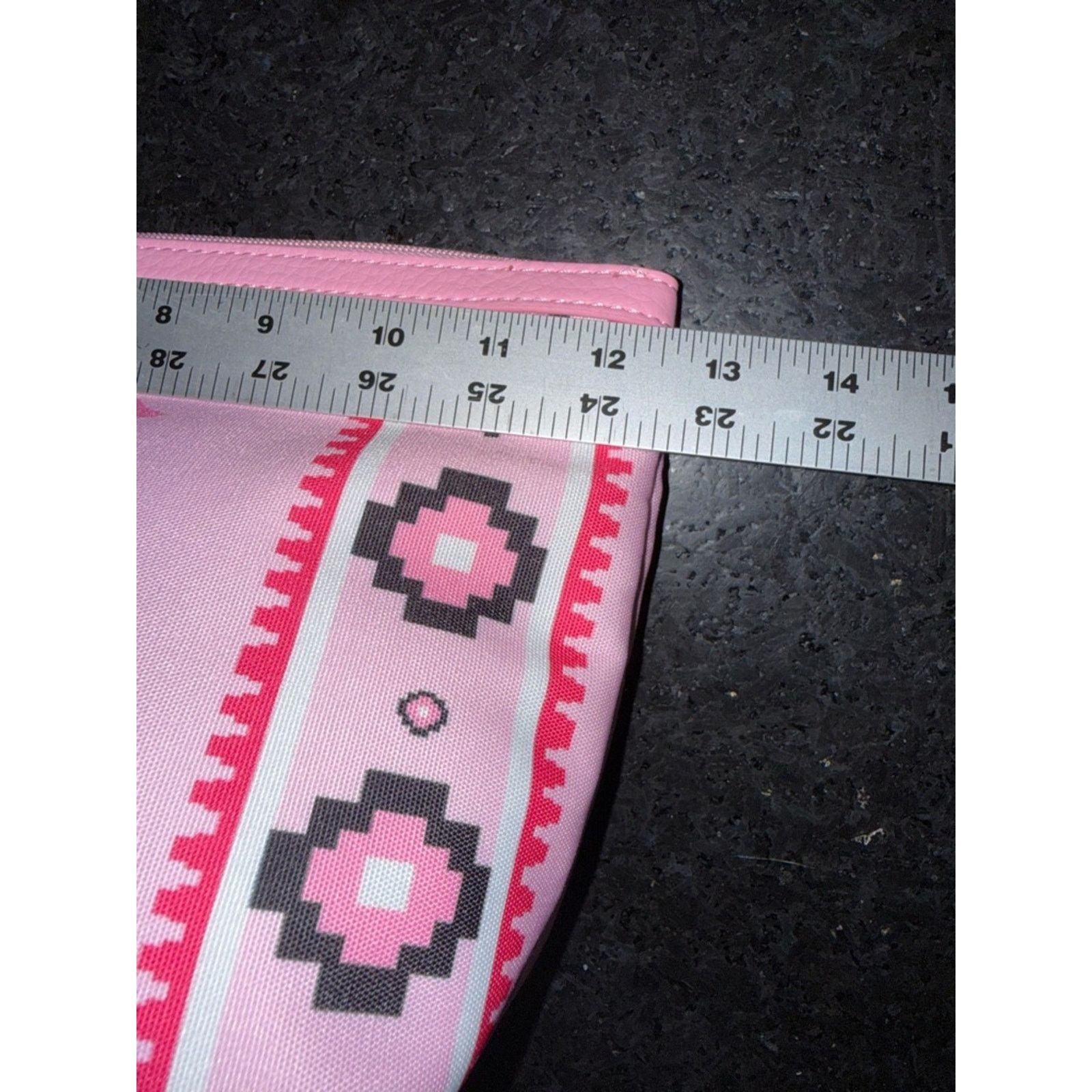 Wrangler Wrangler Pink Aztec CANVAS MAKEUP BAG INSIDE SLIP POCKETS Size ONE SIZE - 6 Thumbnail