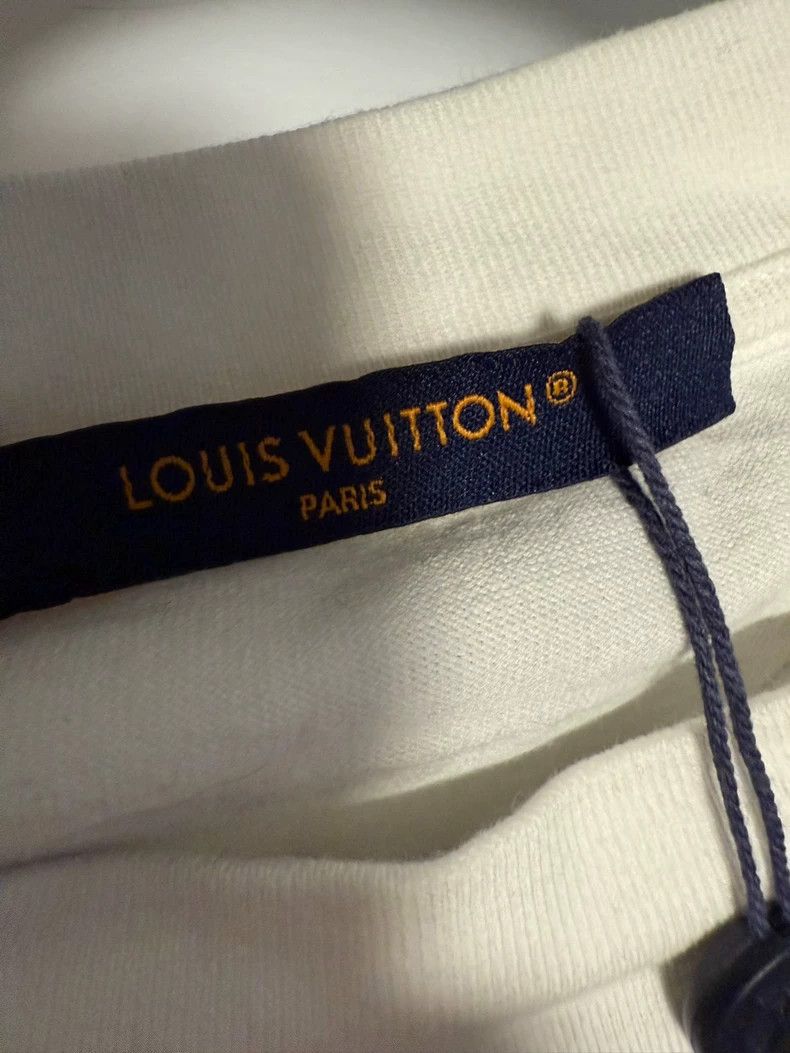 Louis Vuitton Louis Vuitton Beaded and printed logo short sleeves for the Size US S / EU 44-46 / 1 - 4 Thumbnail
