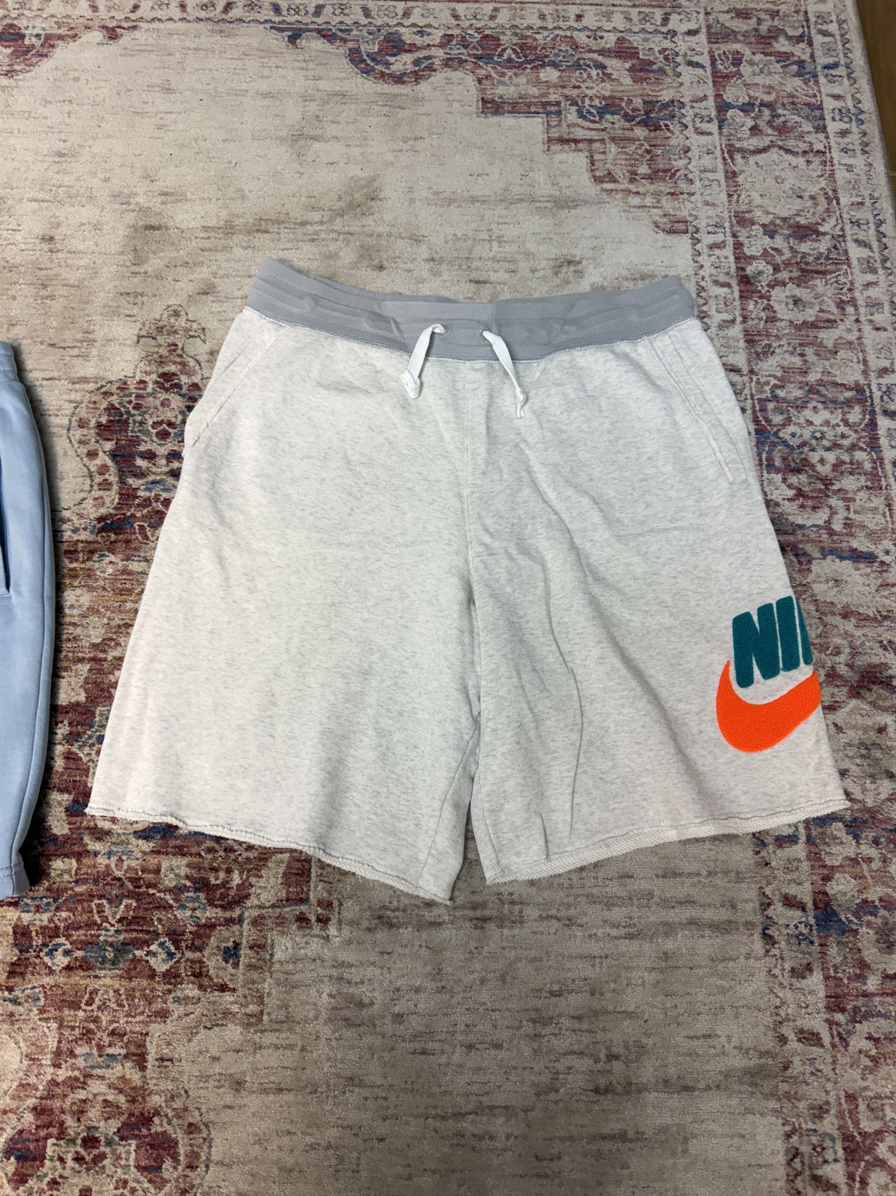 Nike Nike Heritage Alumni Chenille Sweat short Shorts Size L Size US 42 / EU 58 - 1 Thumbnail