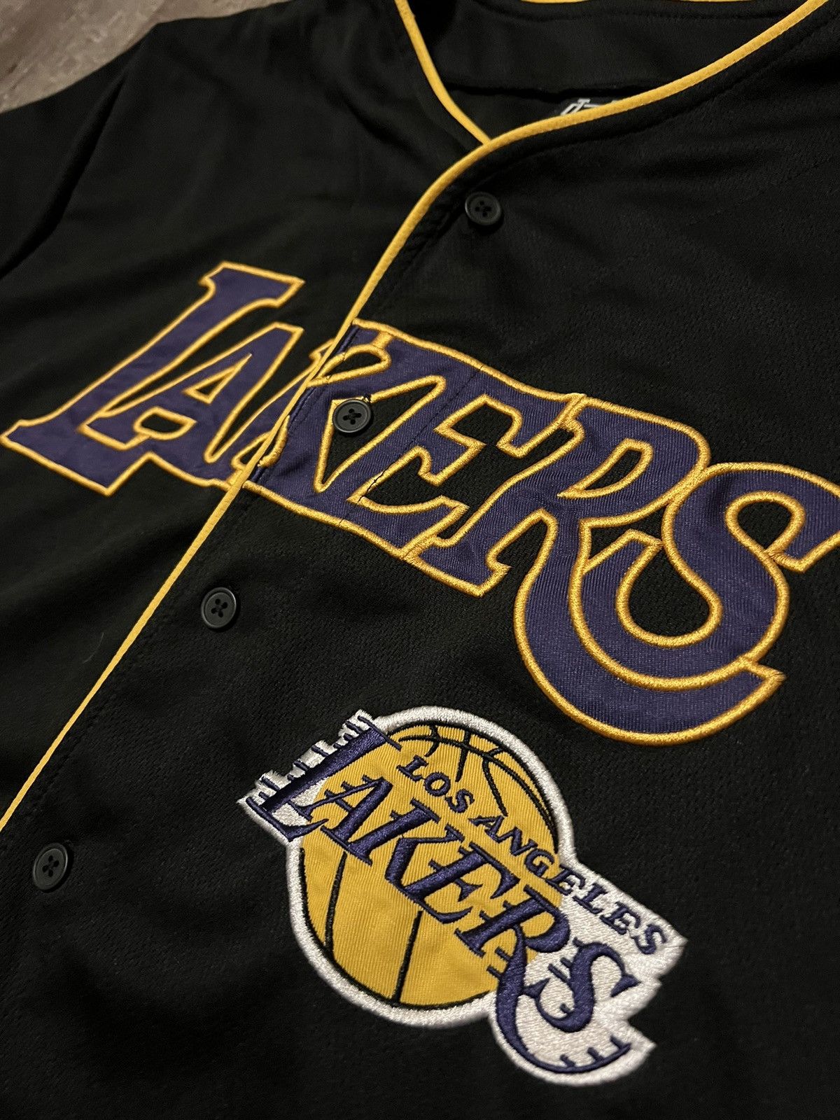 NBA Lakers Vintage Logo Baseball Jersey size Large Size US L / EU 52-54 / 3 - 2 Thumbnail