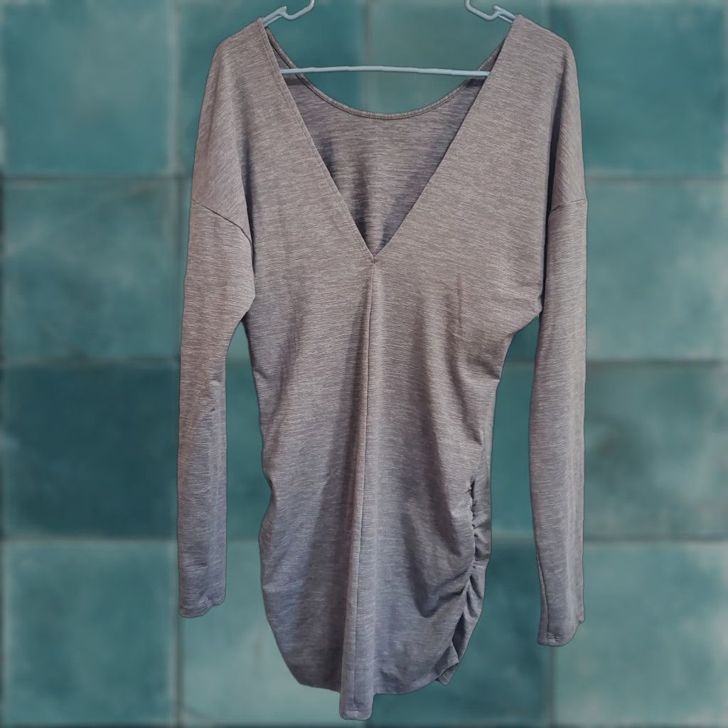 Vintage Lucy Womens Top M Gray Manifest Long Sleeve V Back Stretch Ruched Side Activewear/Travel Casual Shirt Size M / US 6-8 / IT 42-44 - 1 Thumbnail