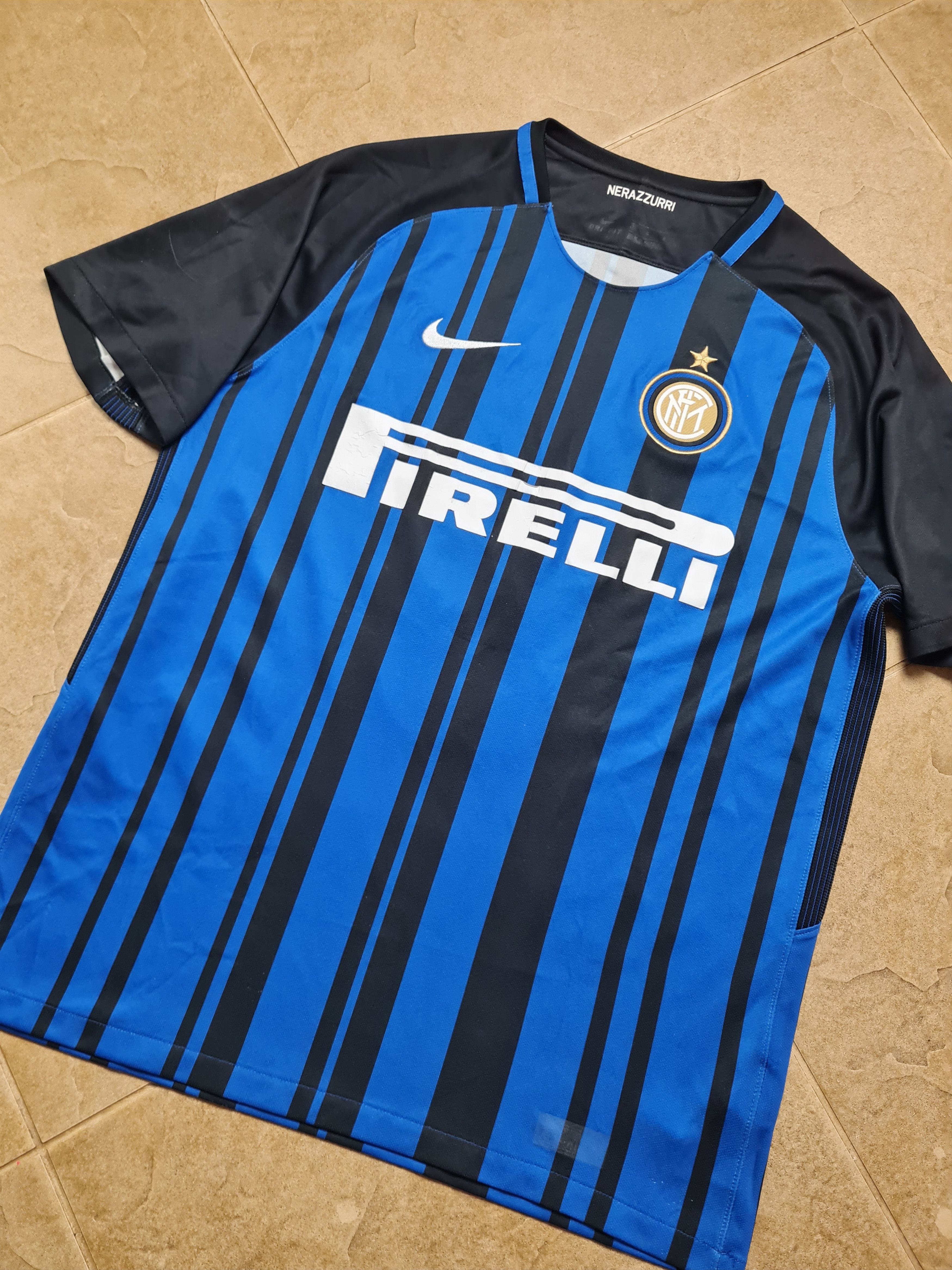 Nike JERSEY NIKE INTER MILAN 2017 2018 ICARDI #9 SHIRT FOOTBALL Size US L / EU 52-54 / 3 - 4 Thumbnail
