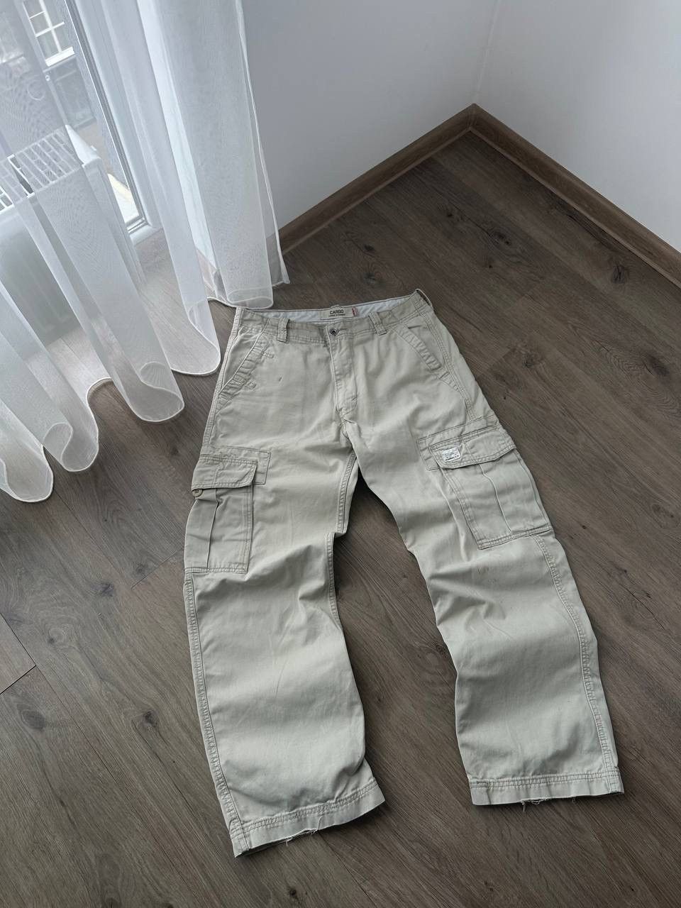 Levi's × Vintage Vintage Levis White Baggy Cargo Pants Size US 33 - 15 Thumbnail