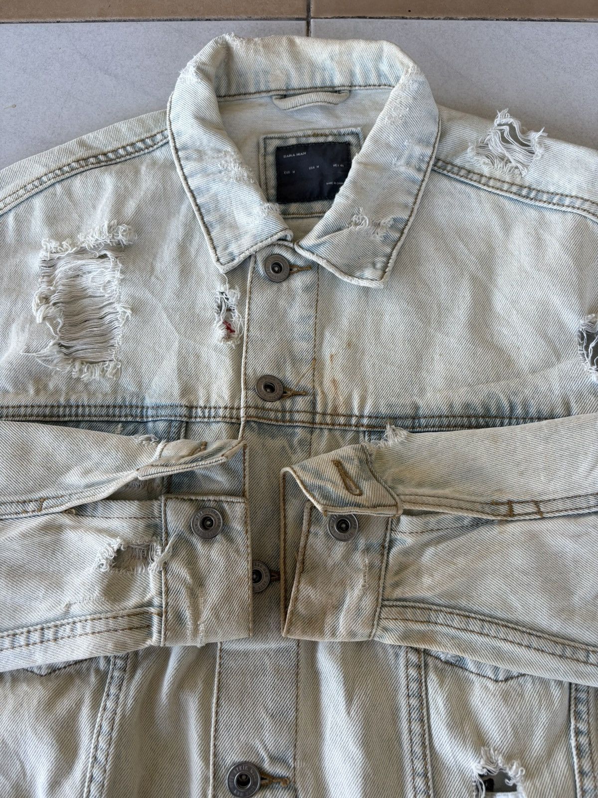 Zara Zara Man Denim Jacket With Two Rose Logo Distressed Denim Size US M / EU 48-50 / 2 - 7 Thumbnail