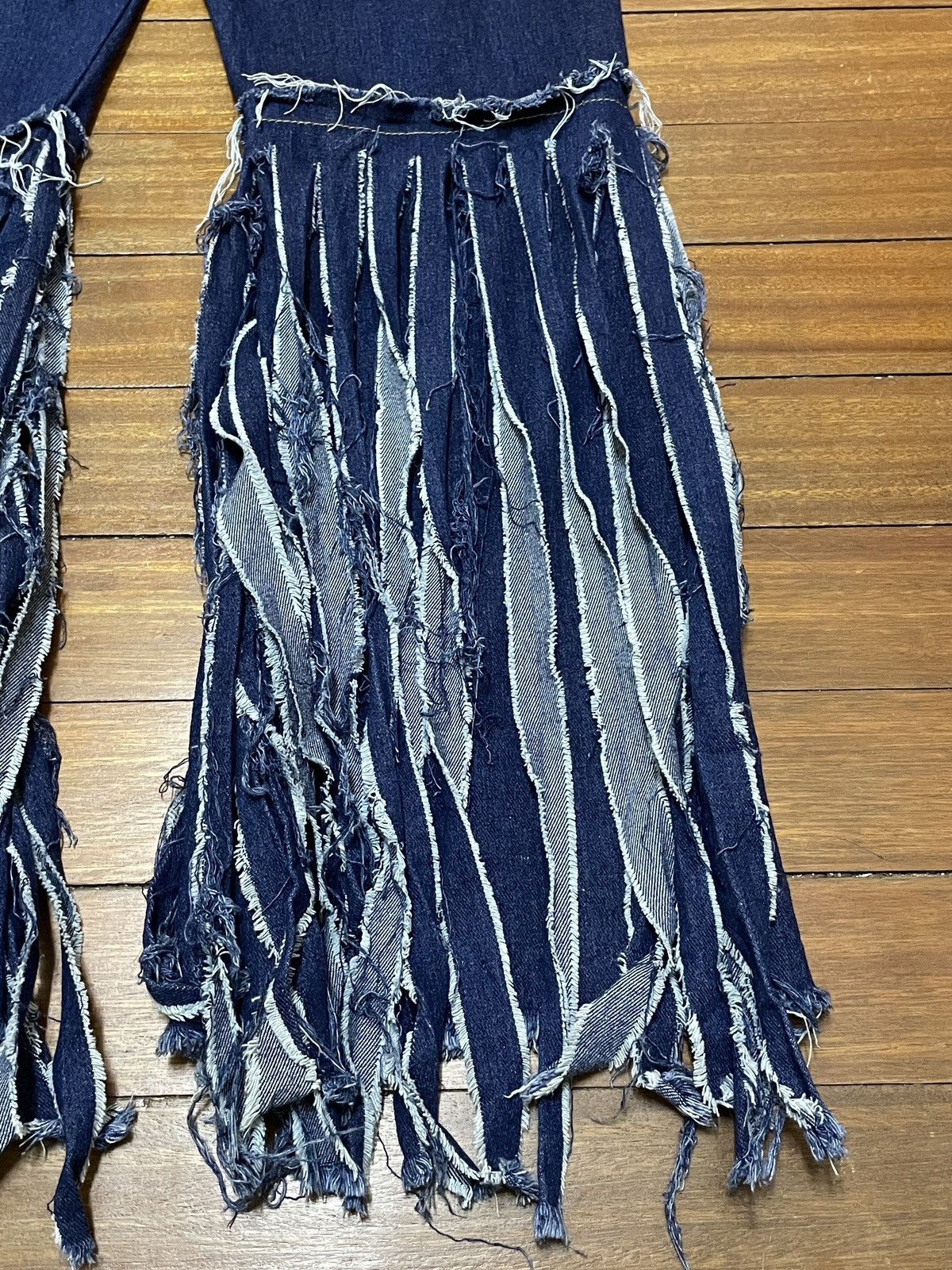 Japanese Brand × Vintage Rare Vintage Japanese Brand Ripped Fringe Flared Jeans 2000s Size US 27 - 8 Thumbnail