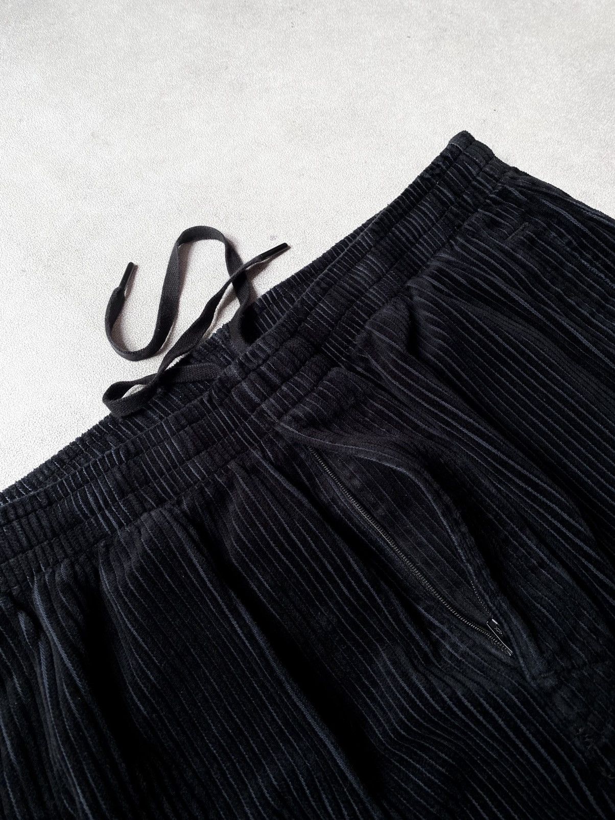 GU × Undercover GU x UNDERCOVER CORDUROY PANT BLACK Size US 34 / EU 50 - 12 Thumbnail