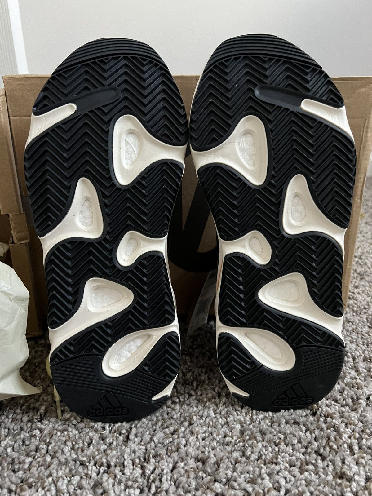 Yeezy Yeezy Waverunner Brand New Size US 9.5 / EU 42-43 - 6 Thumbnail