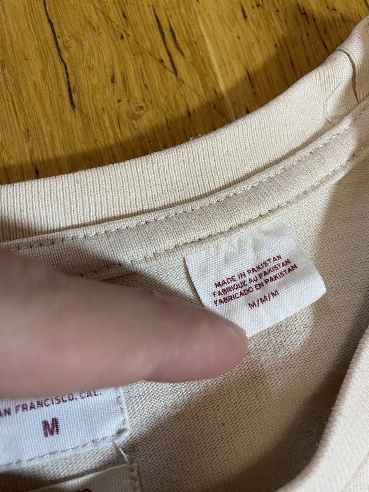 Levi's Levi’s centre logo beige Tee - Size M Size US M / EU 48-50 / 2 - 5 Thumbnail