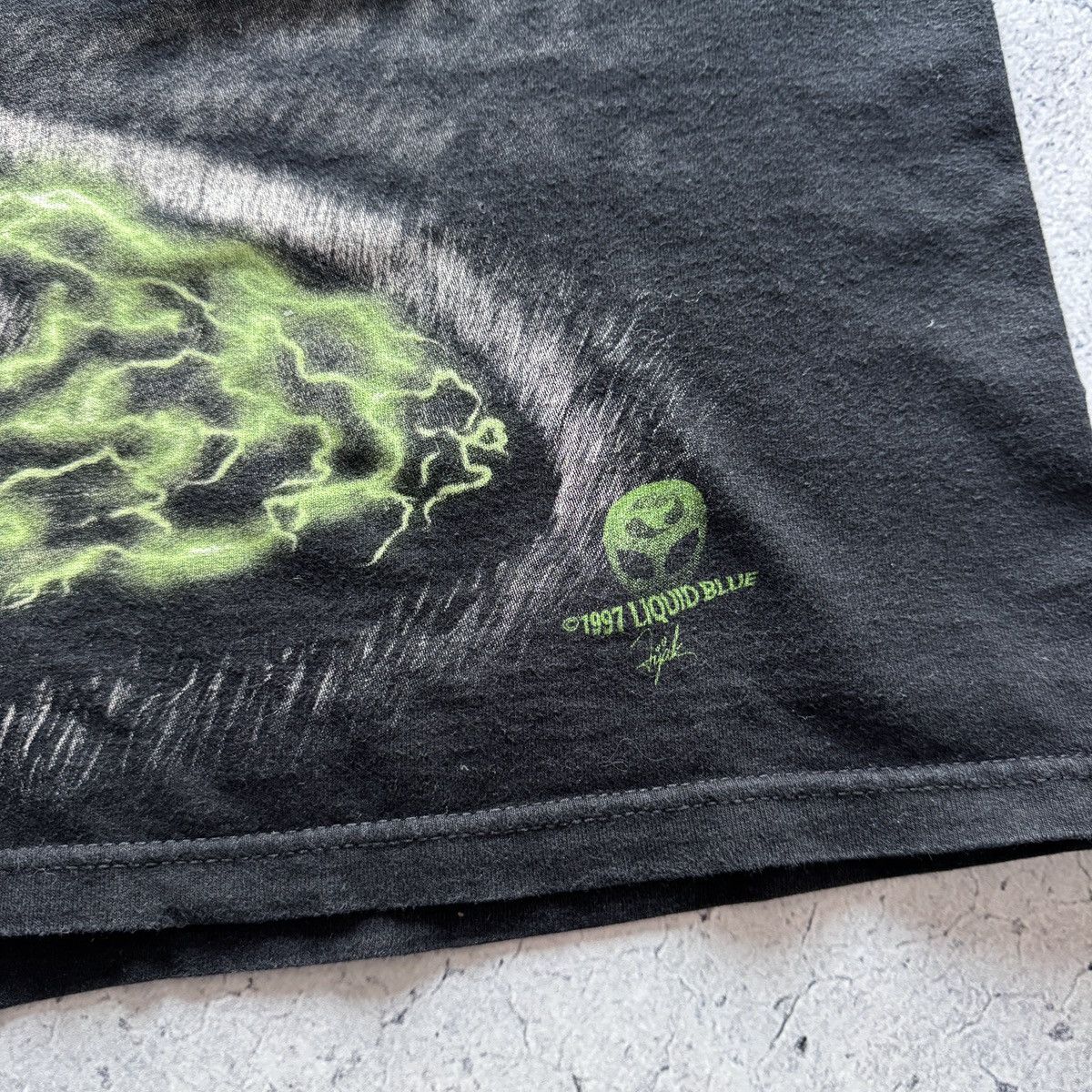 Liquid Blue Rare Liquid Blue Alien Vintage 1997 T Shirt Single Stitch Size US L / EU 52-54 / 3 - 9 Thumbnail