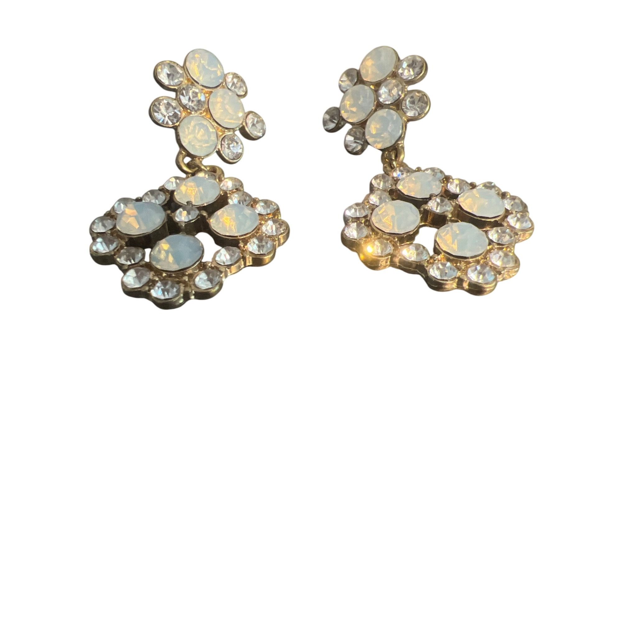 Other Vintage Gold Tone Cluster Earrings Clear Opaque Rhinestones Size ONE SIZE - 2 Thumbnail