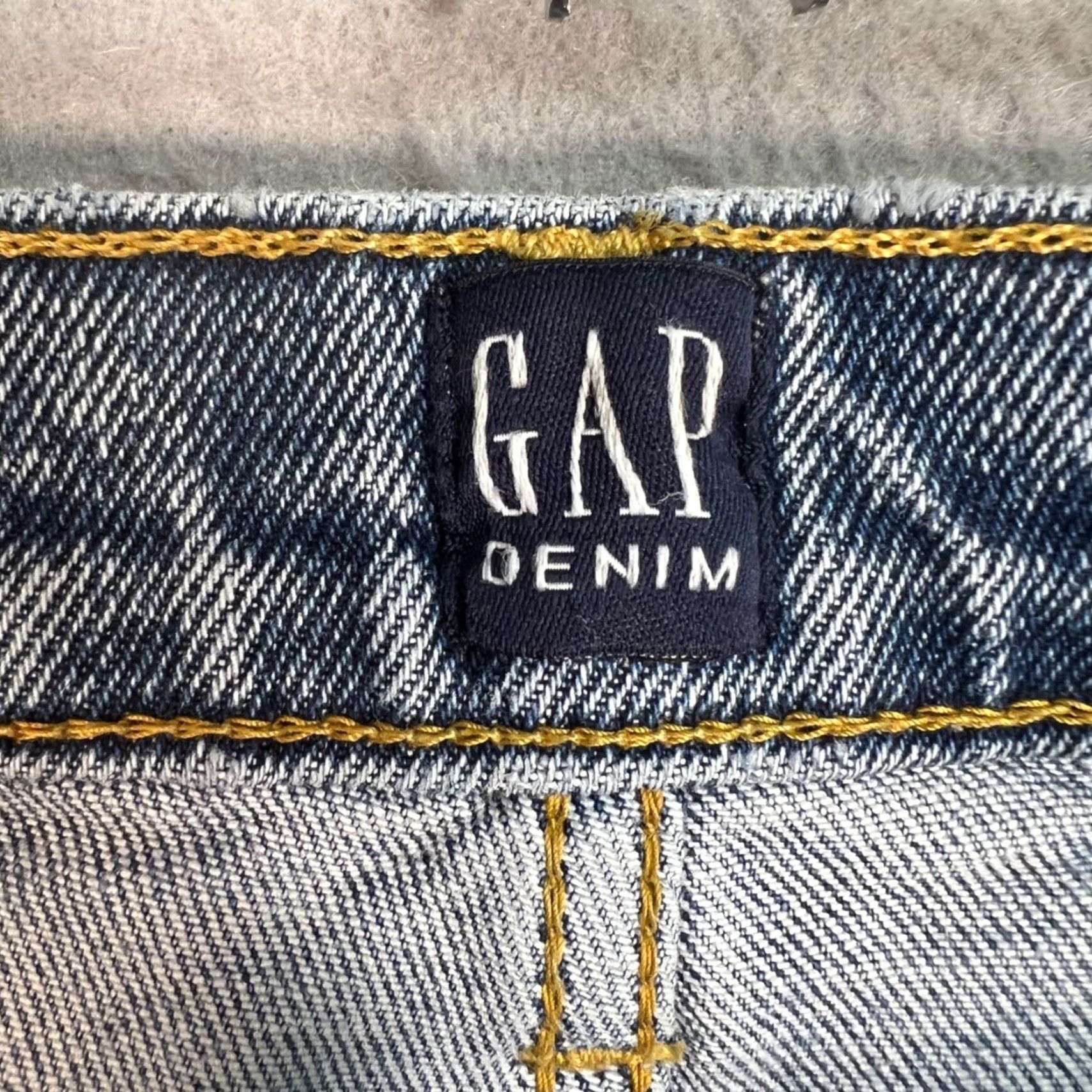 Gap VINTAGE Gap Distressed High-Waisted Light-Wash Denim Jeans Womens Size 6 R/28 Jeans Size 28" / US 6 / IT 42 - 3 Thumbnail