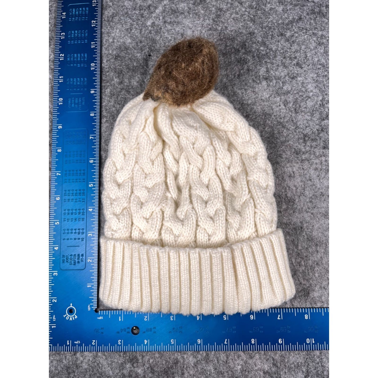 Vintage Beanie Toque Womens One Size White Cable Knit Acrylic Faux Fur Pom Ski Outdoors Size ONE SIZE - 4 Thumbnail