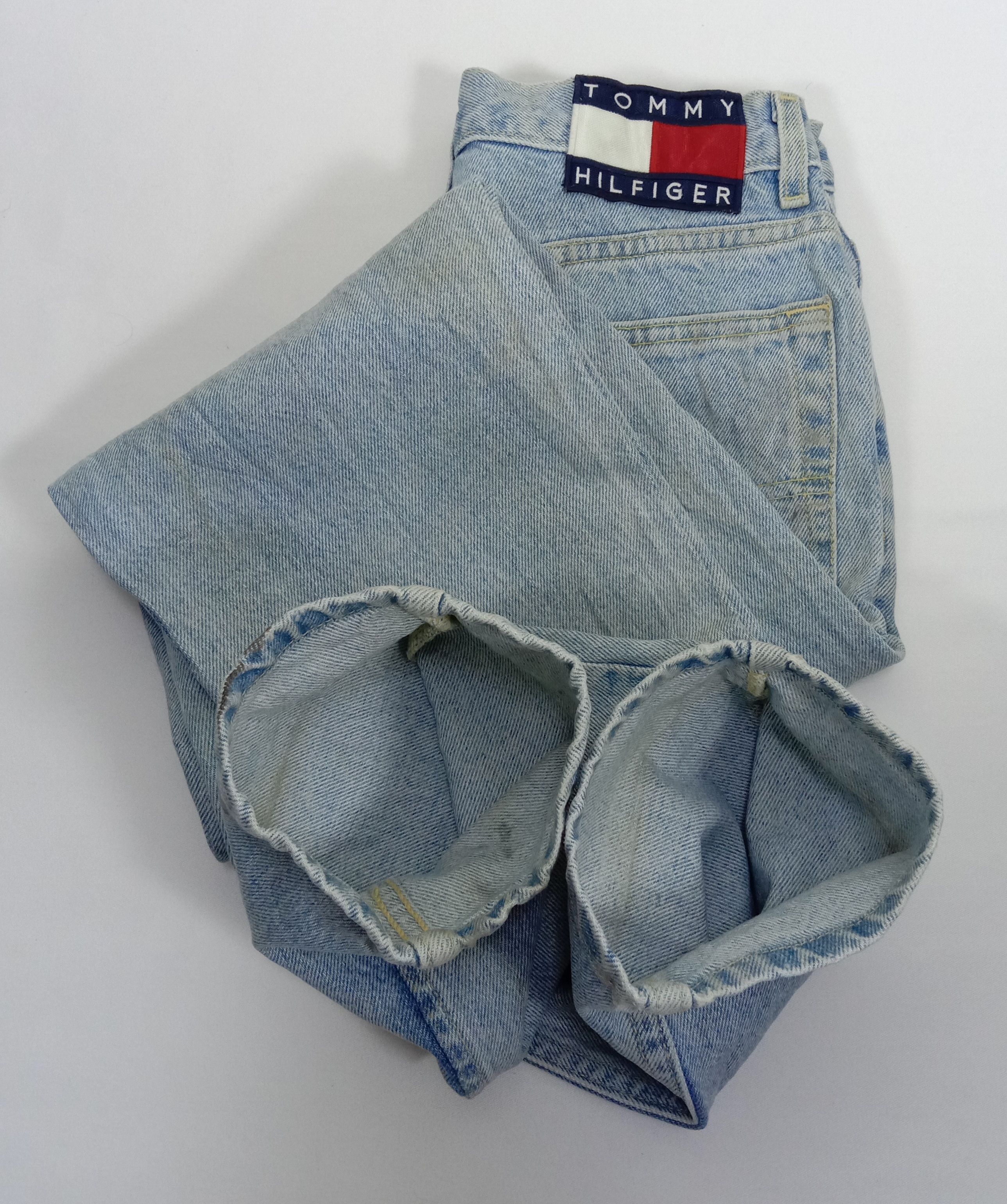 Tommy Hilfiger Vintage 90s Tommy Hilfiger Classic Light Wash Jeans Size 26" / US 2 / IT 38 - 14 Thumbnail