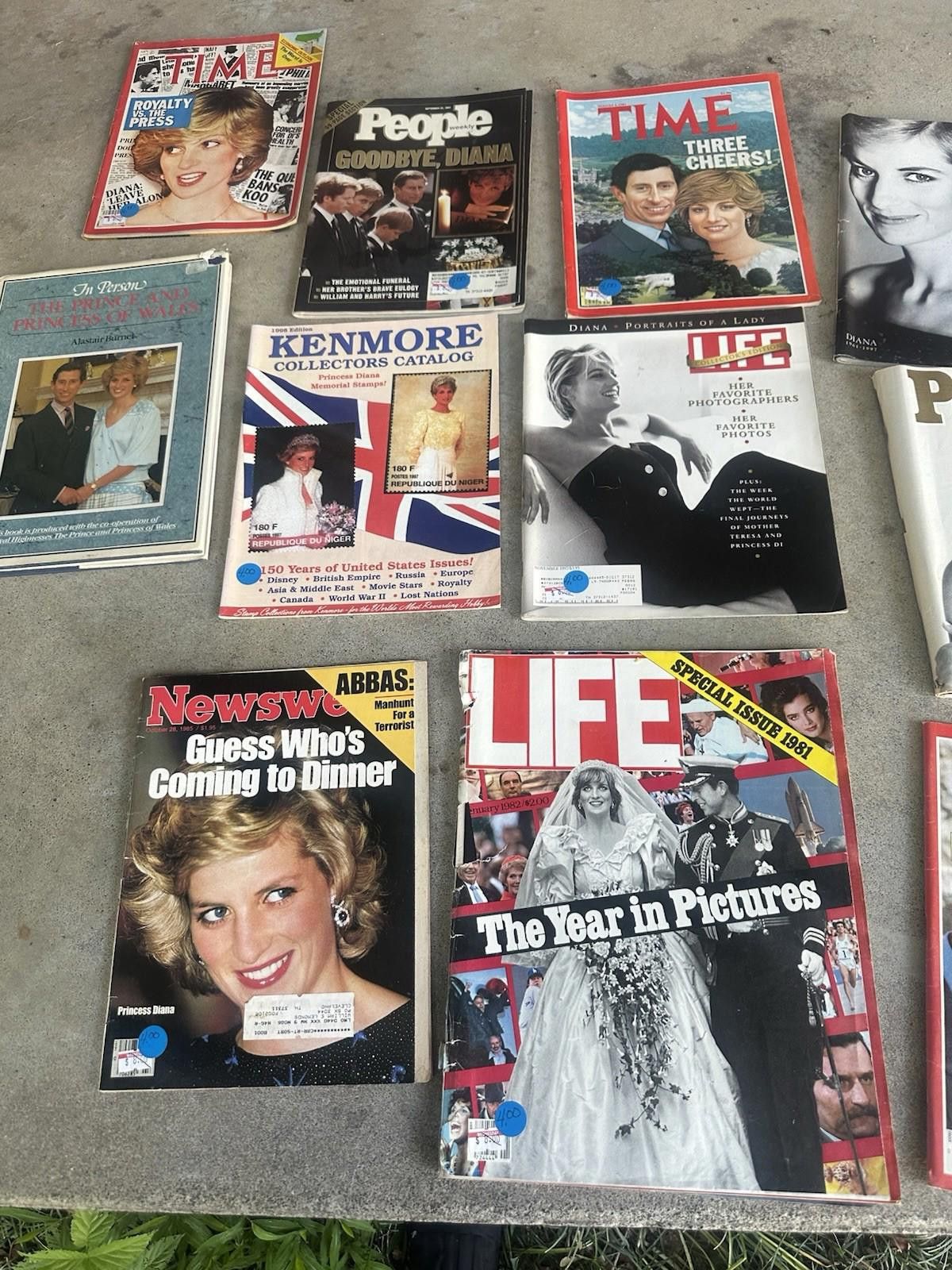 Designer Collectors Lot Of Princess Diana Memorabilia Magazines Book Size ONE SIZE - 7 Thumbnail