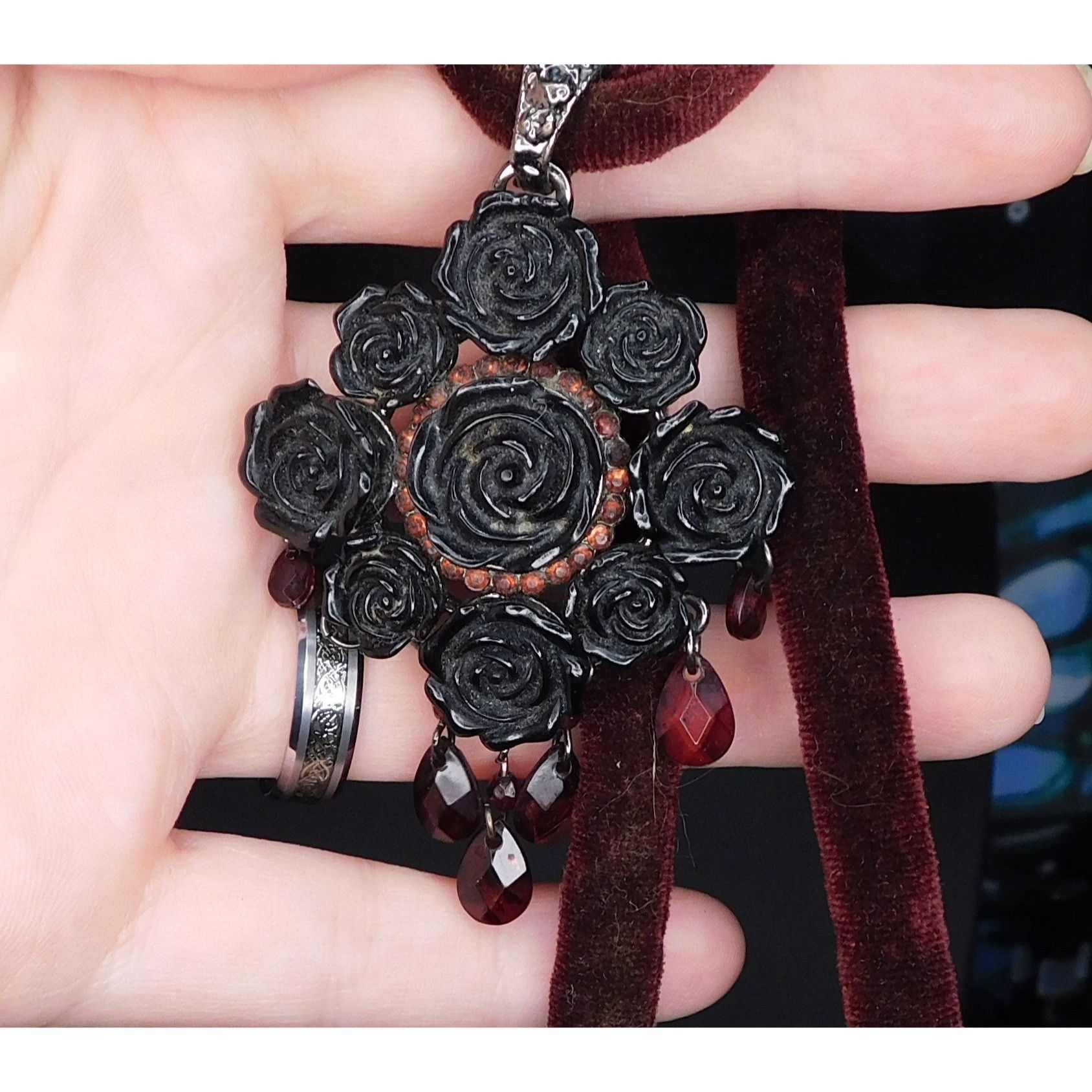 Other Gothic Vampire Rose Velvet Necklace With Dangling Gems Size ONE SIZE - 3 Thumbnail