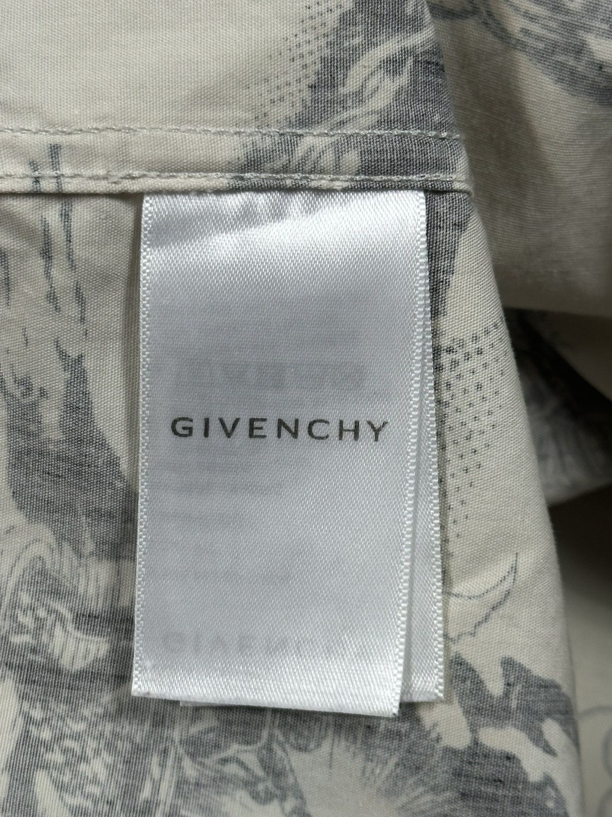 Givenchy Givenchy Tiger Camo Gothic Short Sleeve Zip Shirt Size US L / EU 52-54 / 3 - 13 Thumbnail