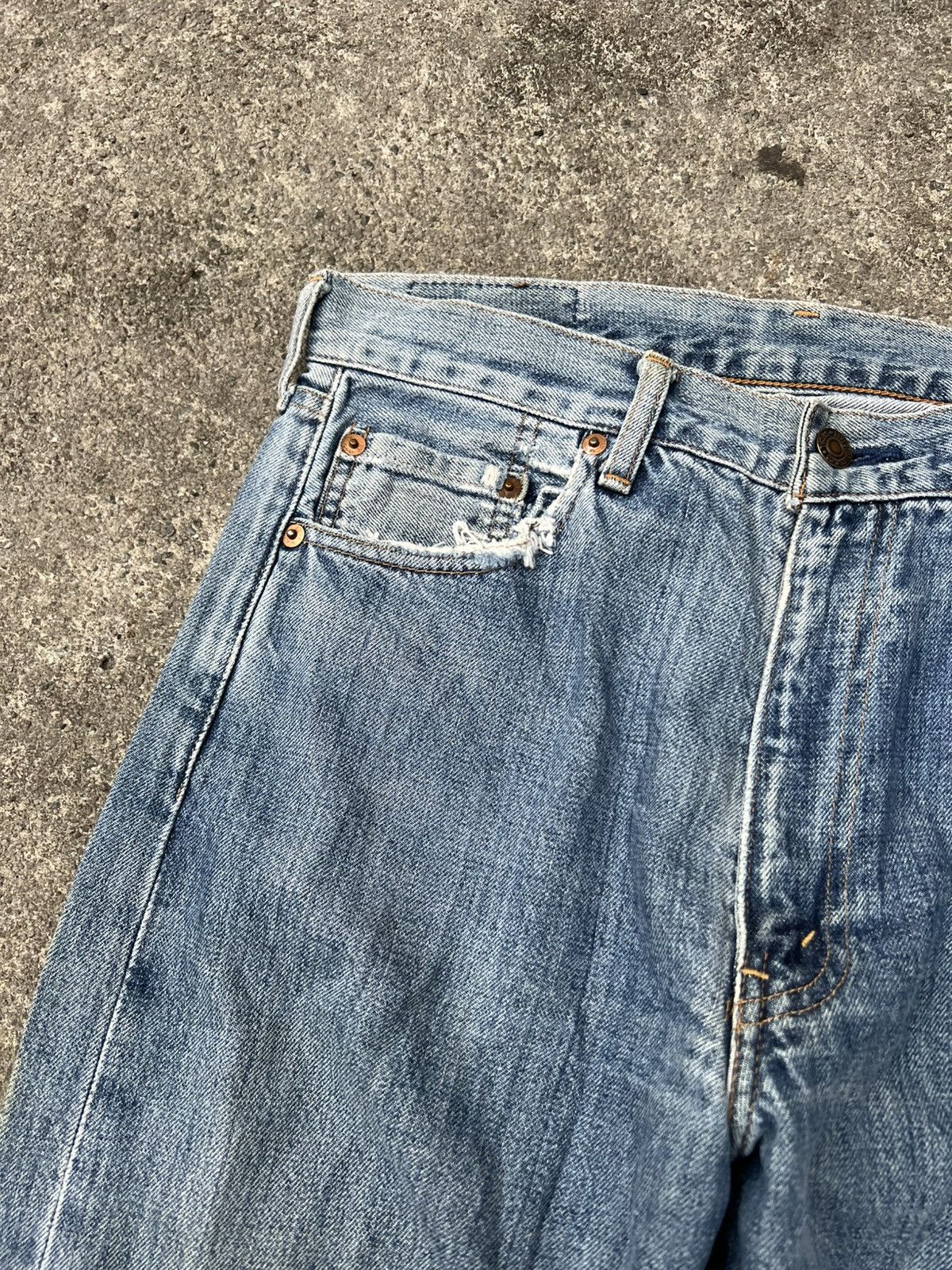 Levi's Vintage 90’s Levi’s 551Z Big E Selvedge Faded Jean Size US 30 / EU 46 - 11 Thumbnail