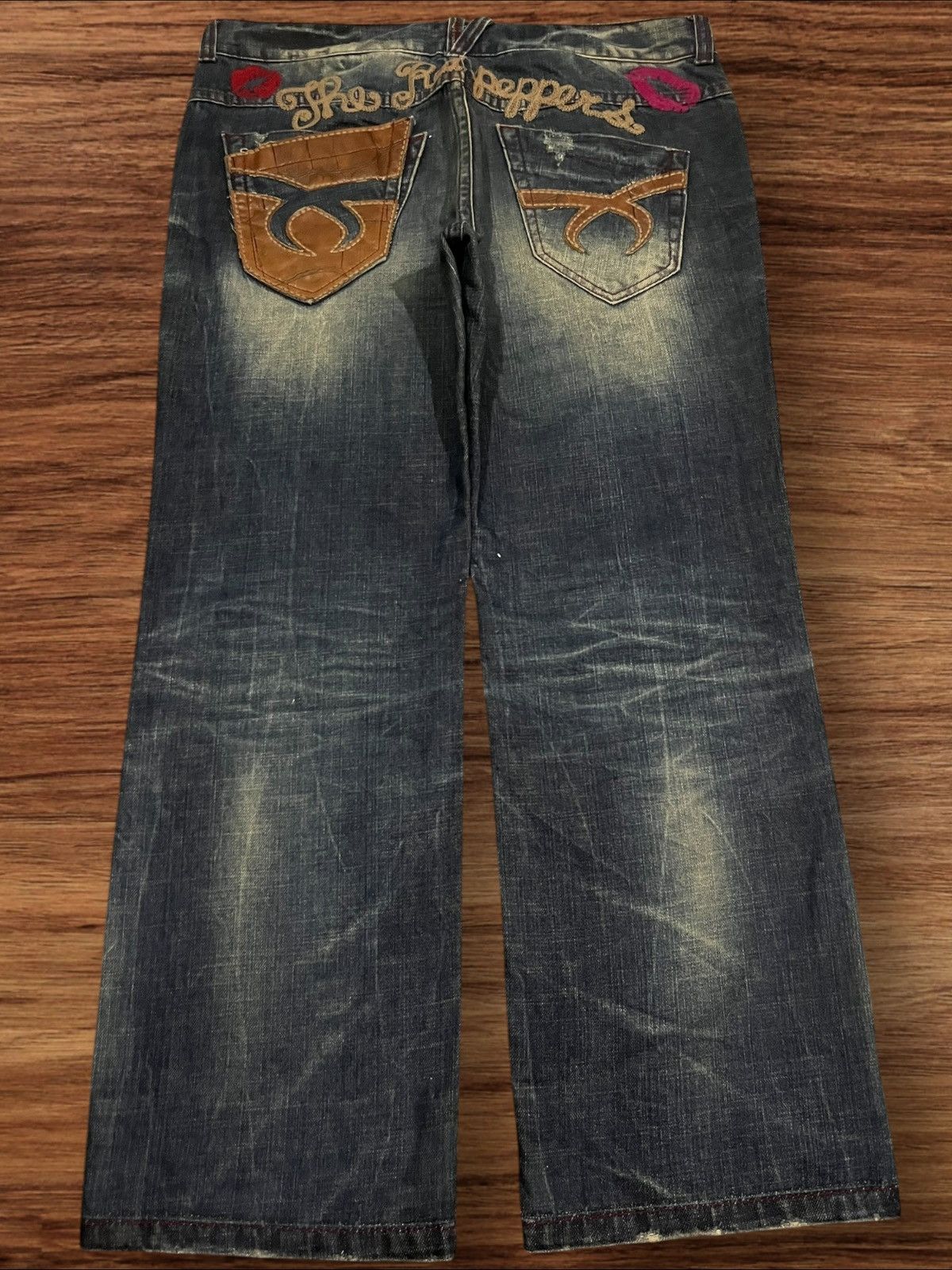 Le Grande Bleu (L.G.B.) Japanese Red & Pepper Slogan Red lips Embroidered Fade Jeans Size US 34 / EU 50 - 2 Thumbnail