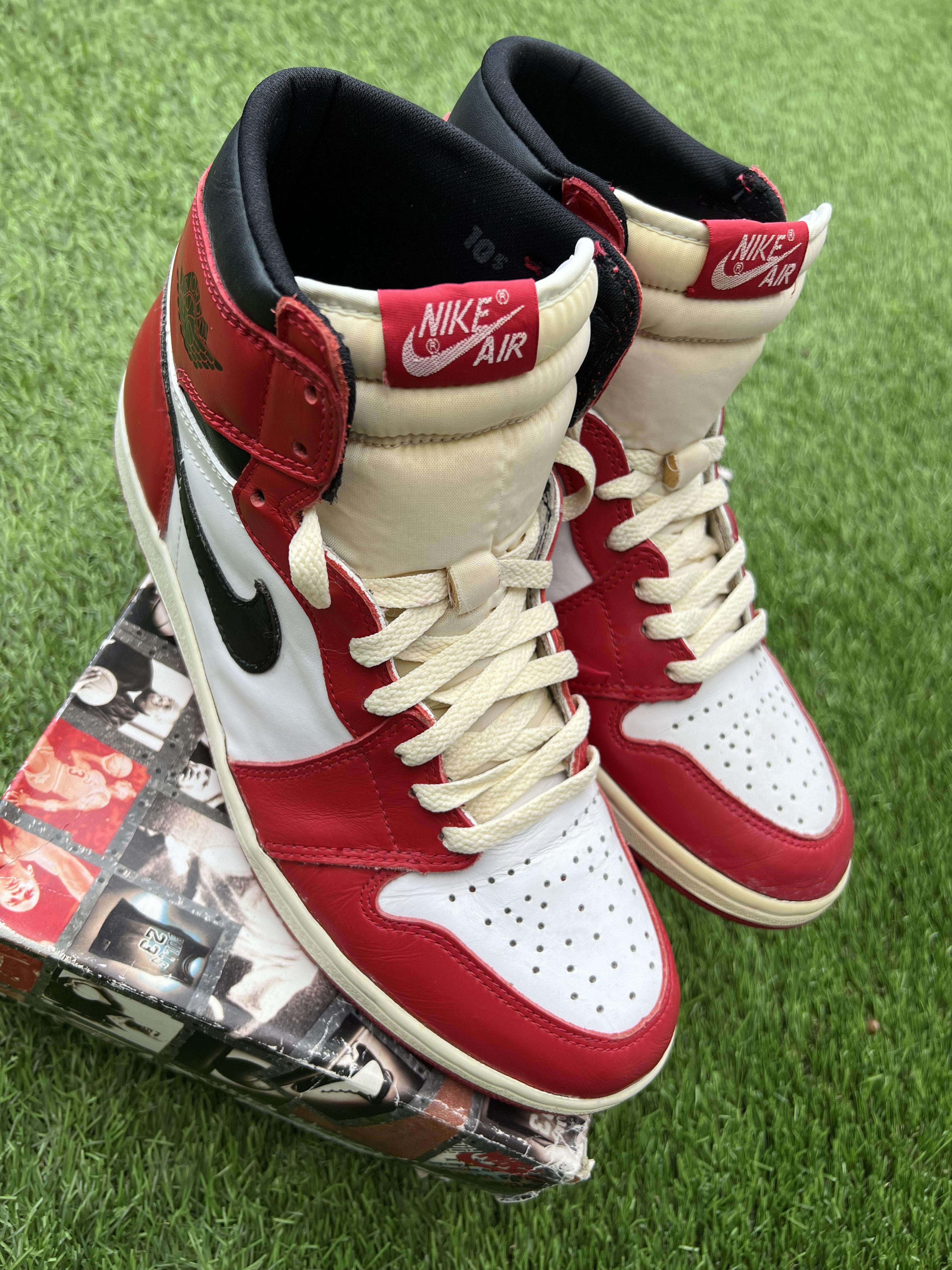 Jordan Brand Jordan 1 Retro High Chicago 1994 (Includes box and card) Size US 10.5 / EU 43-44 - 5 Thumbnail