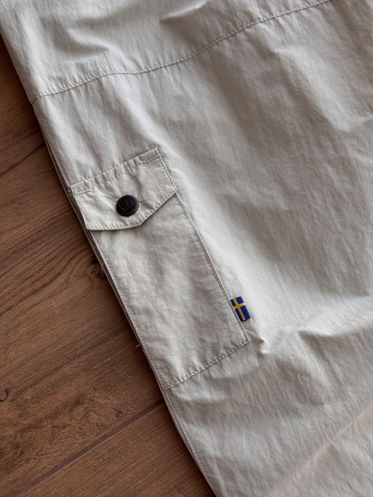 Fjallraven × Vintage Vintage Fjallraven Beige Nylon Cargo Lightweight Pants Size US 34 / EU 50 - 13 Thumbnail