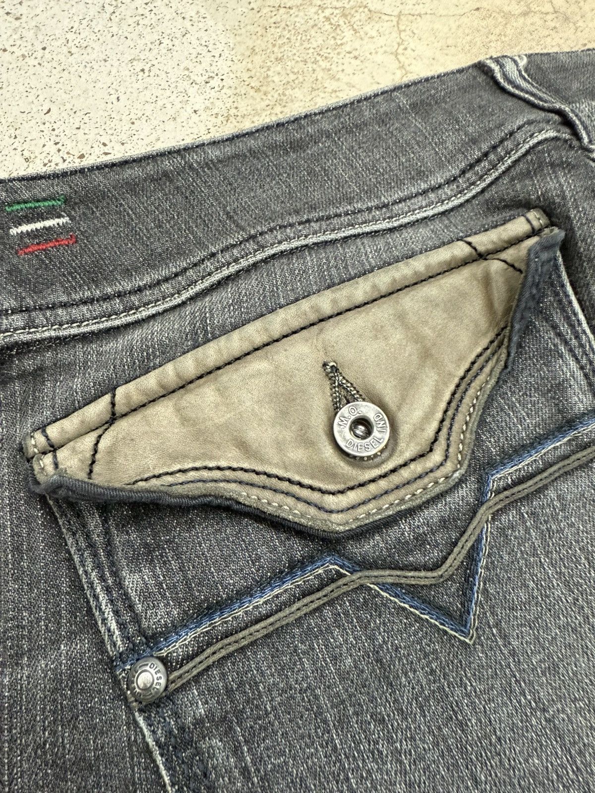 Diesel Diesel Reckfly Special Flare Unisex Relics Denim Distressed Size US 31 - 16 Thumbnail