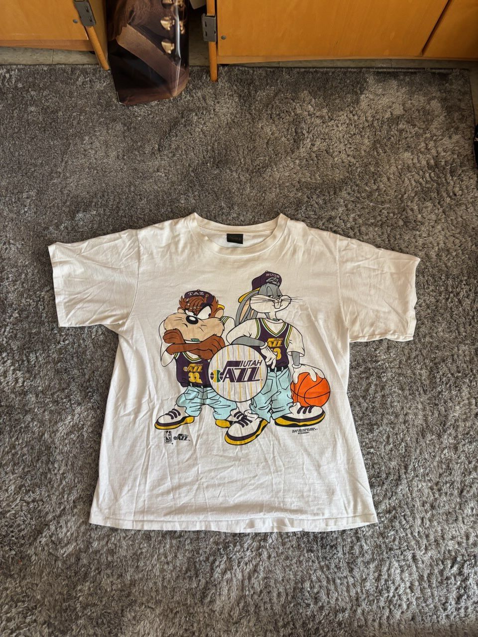 NBA 1990s VTG Utah Jazz x Looney Tunes Taz Bugs Vintage Tee Size US XL / EU 56 / 4 - 1 Thumbnail