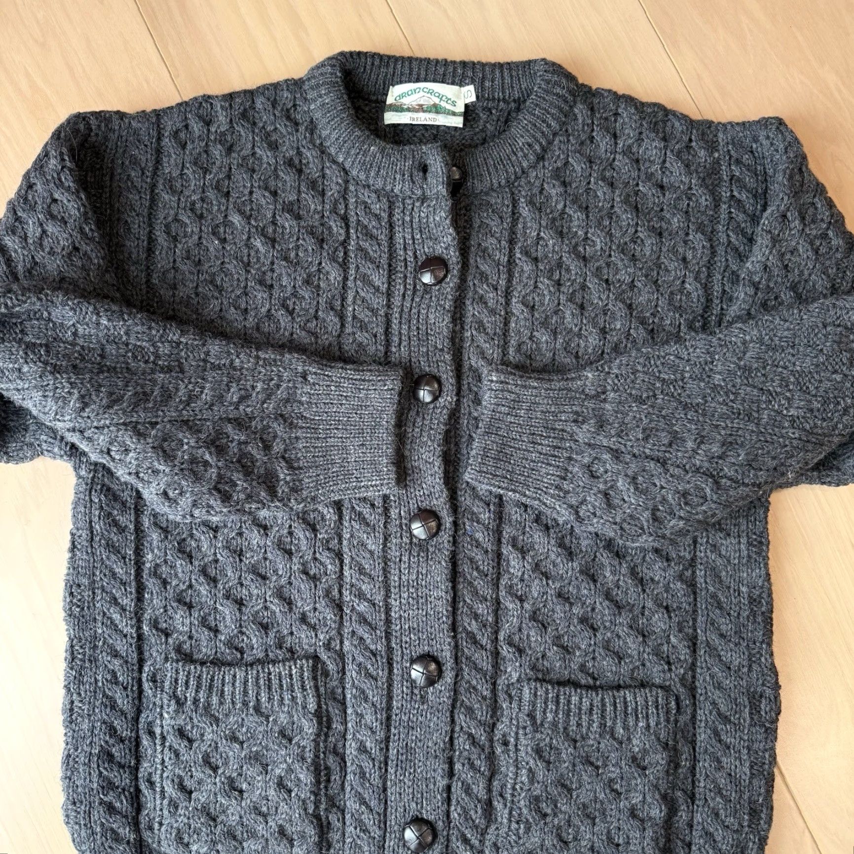 Vintage VINTAGE Aran Crafts Cable Knit Cardigan S Gray Wool Ireland Fisherman Winter Outdoors Size S / US 4 / IT 40 - 5 Thumbnail