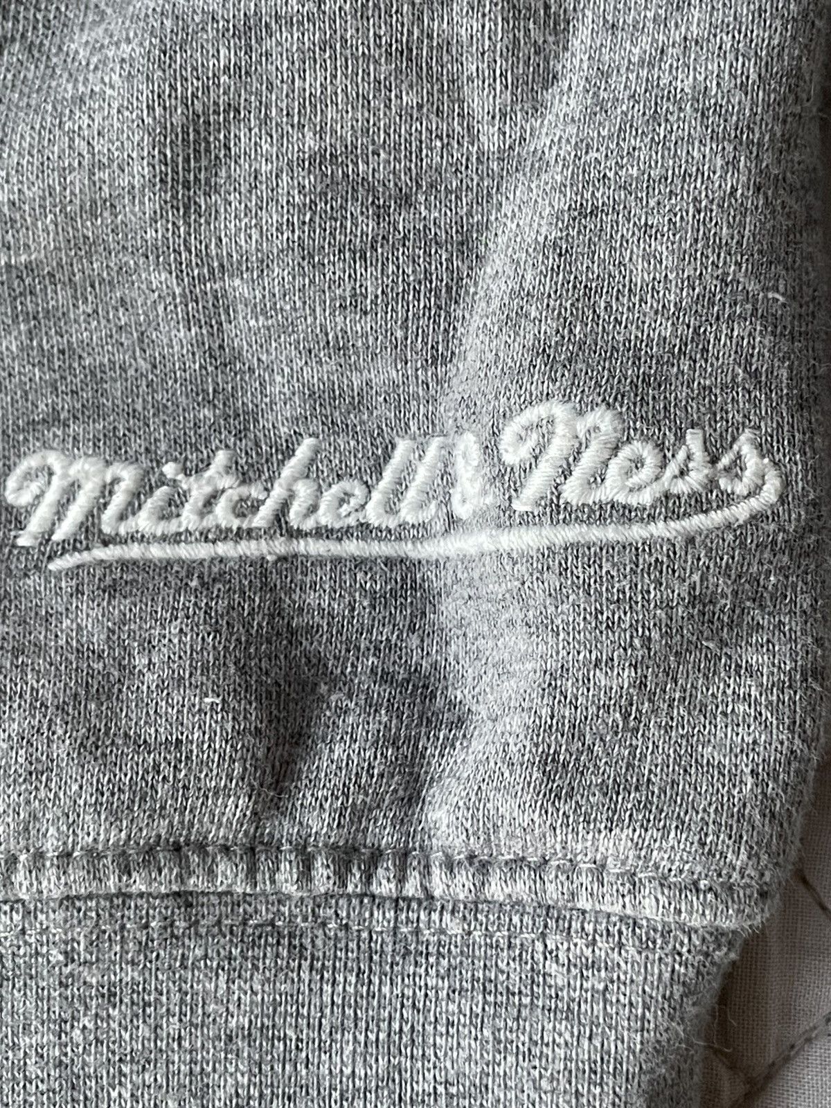 Mitchell & Ness Vintage grey sweatshirt with Knicks print Size US L / EU 52-54 / 3 - 5 Thumbnail