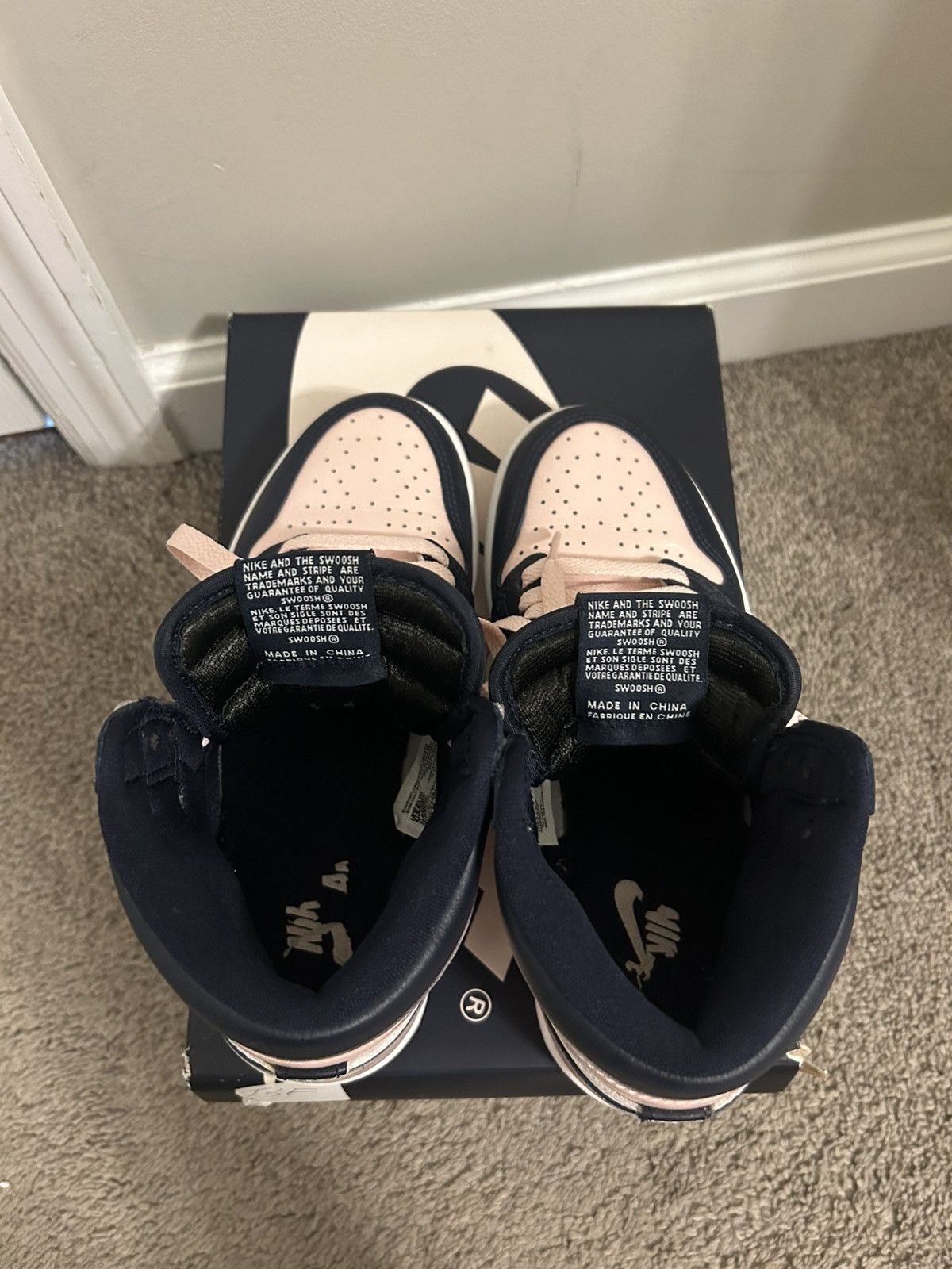 Jordan Brand Jordan 1 Retro High OG "Atmosphere" (Bubble Gum) Women's 6.5 Size US 6.5 / IT 36.5 - 6 Thumbnail