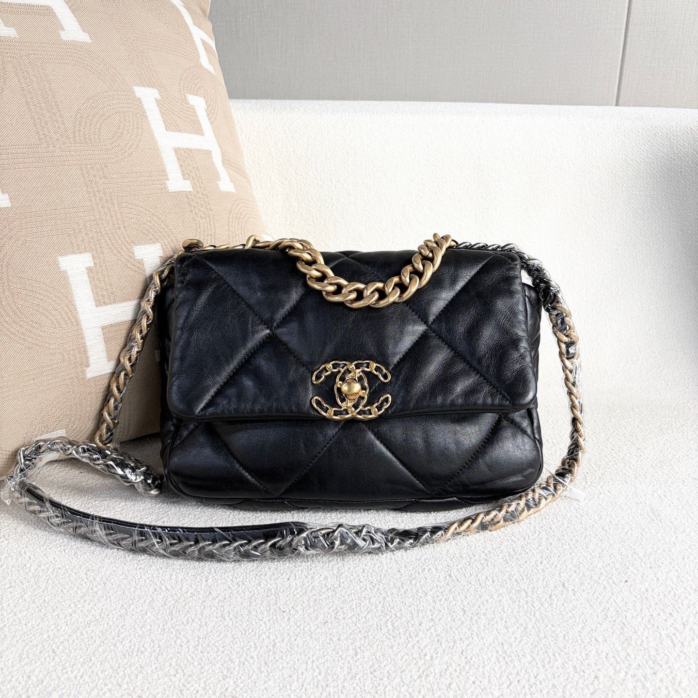 Chanel Pre-loved Bag Very good condition Size ONE SIZE - 1 Thumbnail