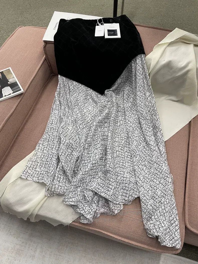 Chanel Chanel 22c black velvet stitching white silk full logo ski Size 25" / US 0 / IT 36 - 1 Thumbnail