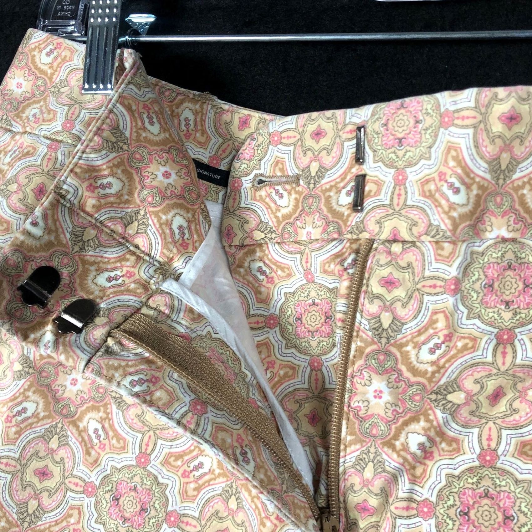 Talbots Talbots Womens Pants Tan Pink Paisley High Rise Chino Cropped Stretch 8 Size 30" / US 8 / IT 44 - 4 Thumbnail