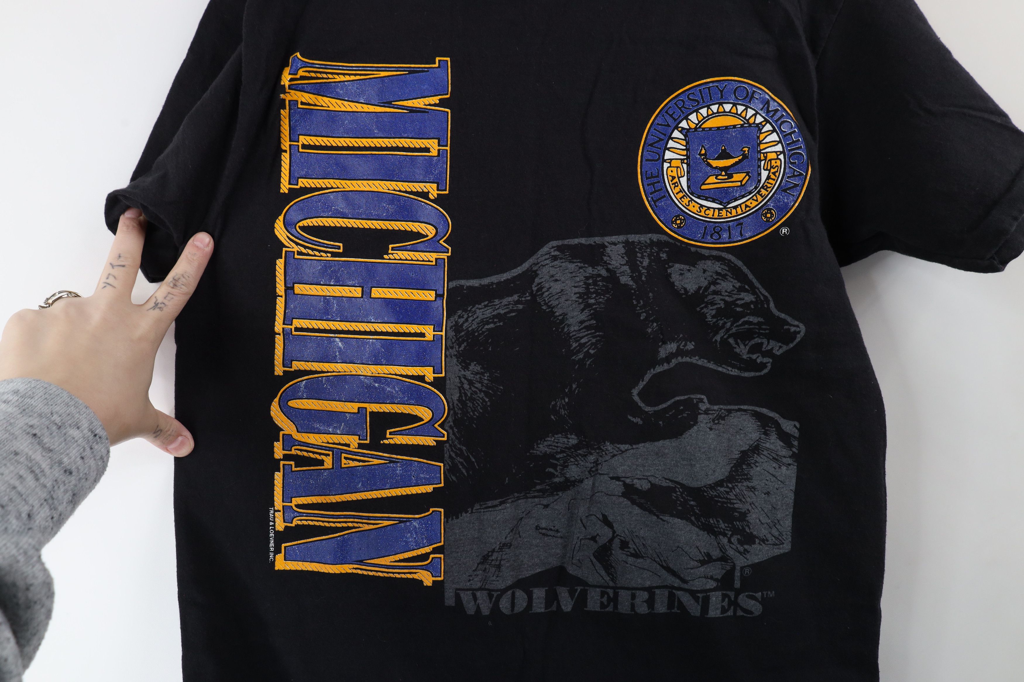 Vintage Vintage 90s University of Michigan Wolverines T-Shirt USA Size US L / EU 52-54 / 3 - 5 Thumbnail