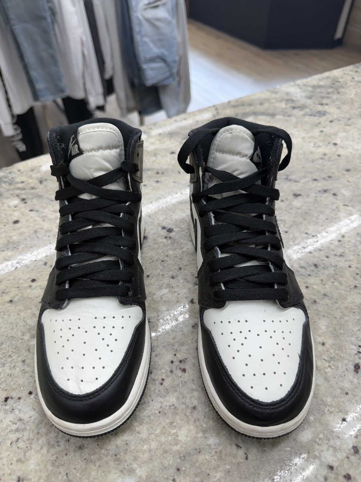Jordan Brand Jordan 1 Retro High Dark Mochas Size US 5.5 / EU 38 - 3 Thumbnail